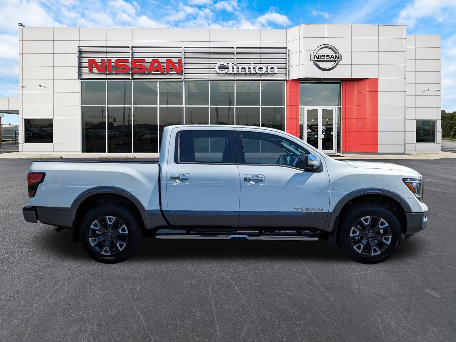 2024 Nissan Titan Platinum Reserve photo 2