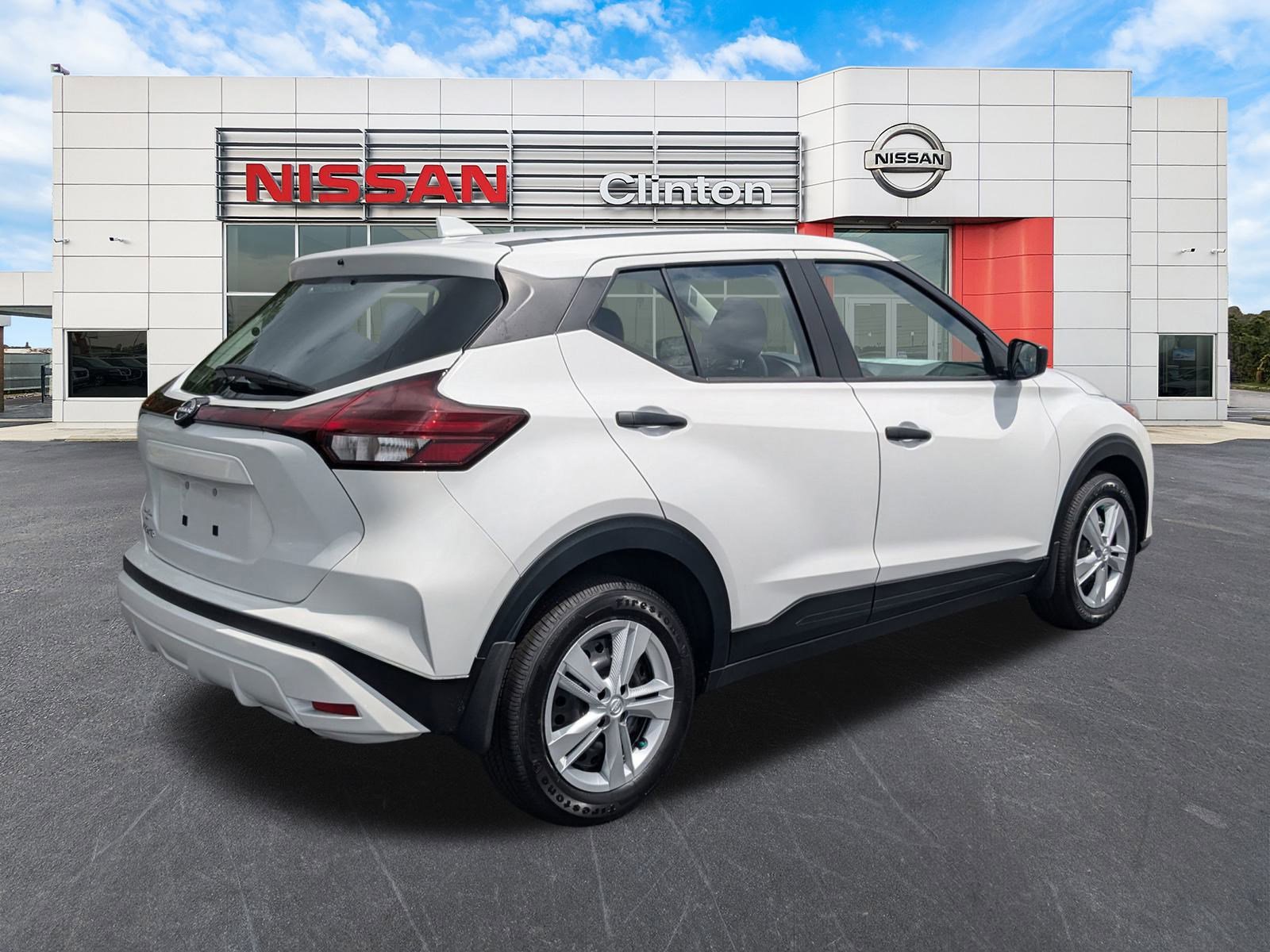 2025 Nissan Kicks Play S photo 3