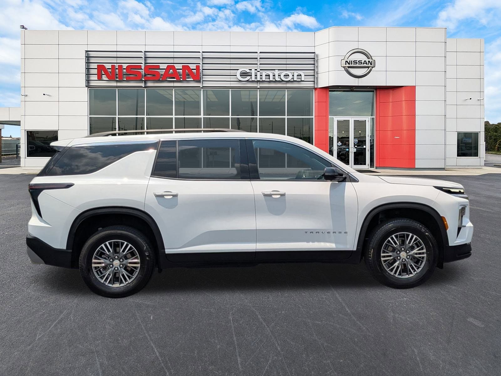 Certified 2024 Chevrolet Traverse 1LT with VIN 1GNERGKS1RJ164830 for sale in Clinton, NC