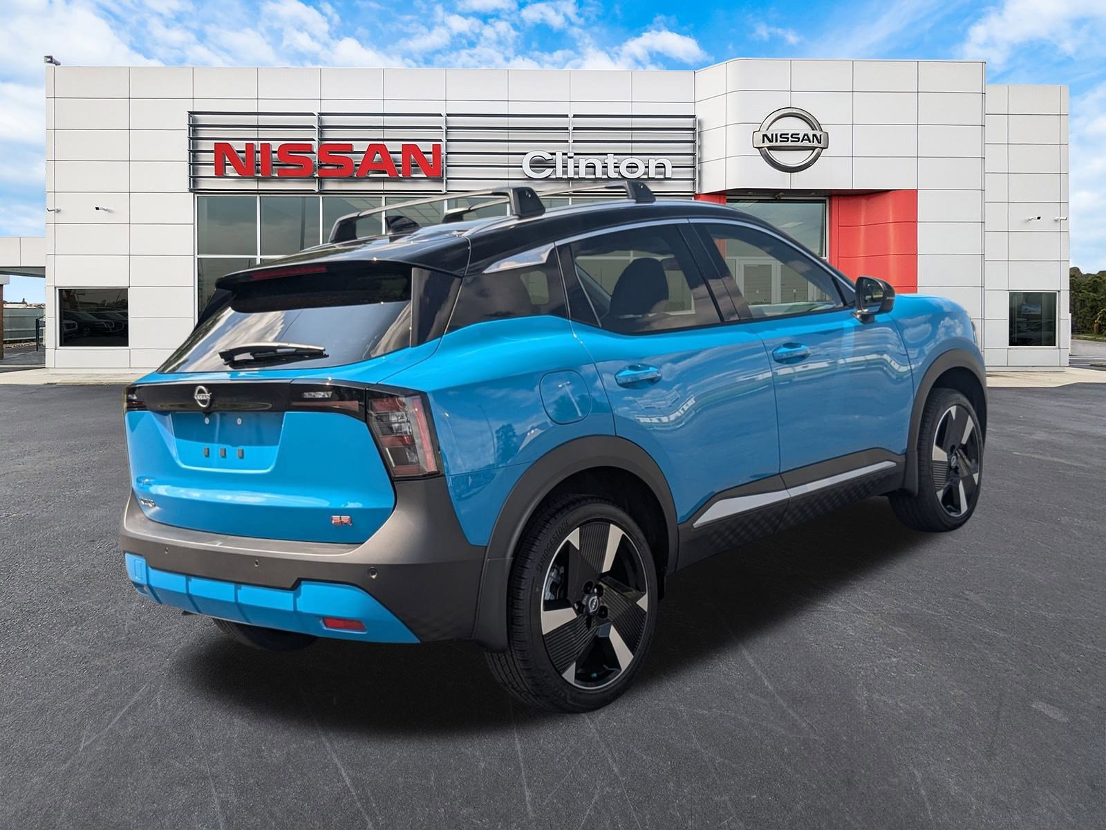2025 Nissan Kicks SR photo 3