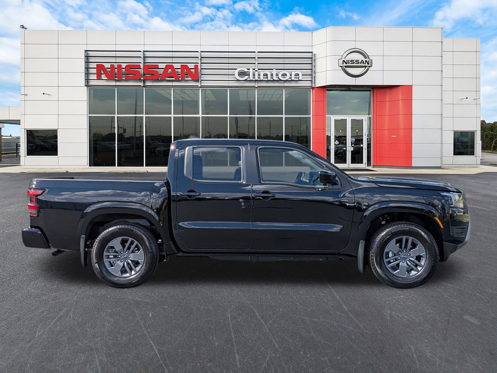 2026 Nissan Frontier SV photo 2