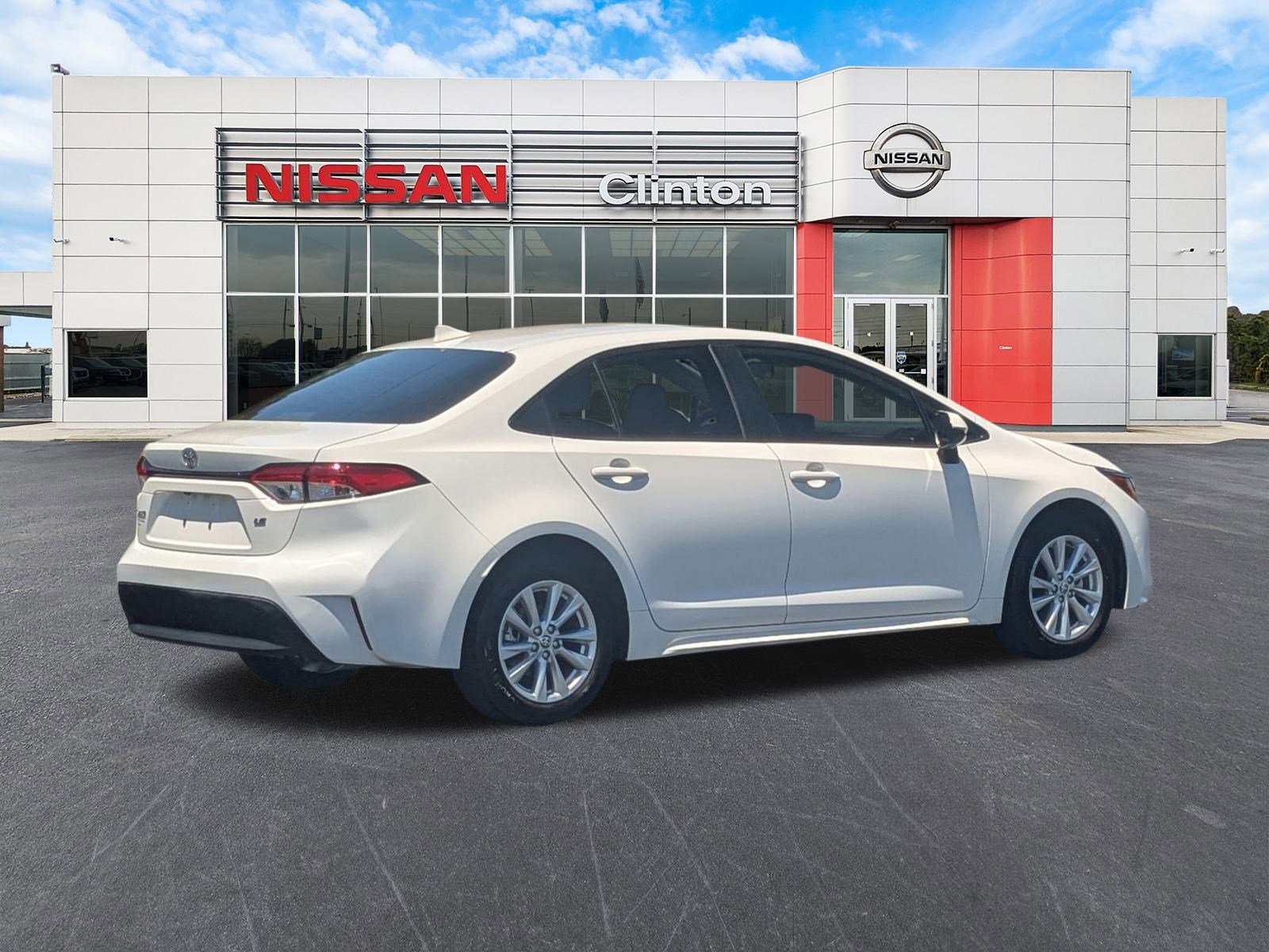 2023 Toyota Corolla LE photo 3