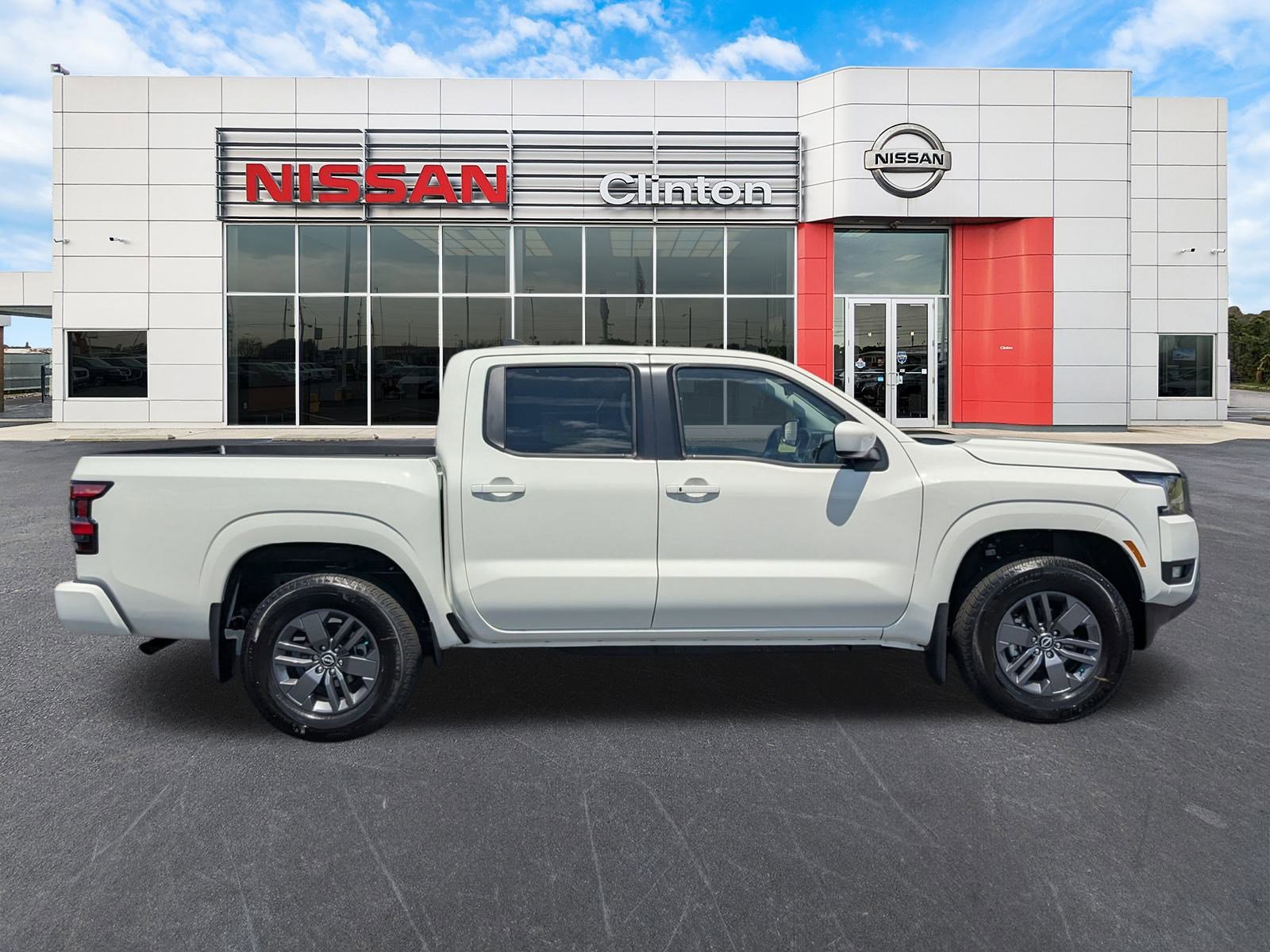 2025 Nissan Frontier SV photo 2