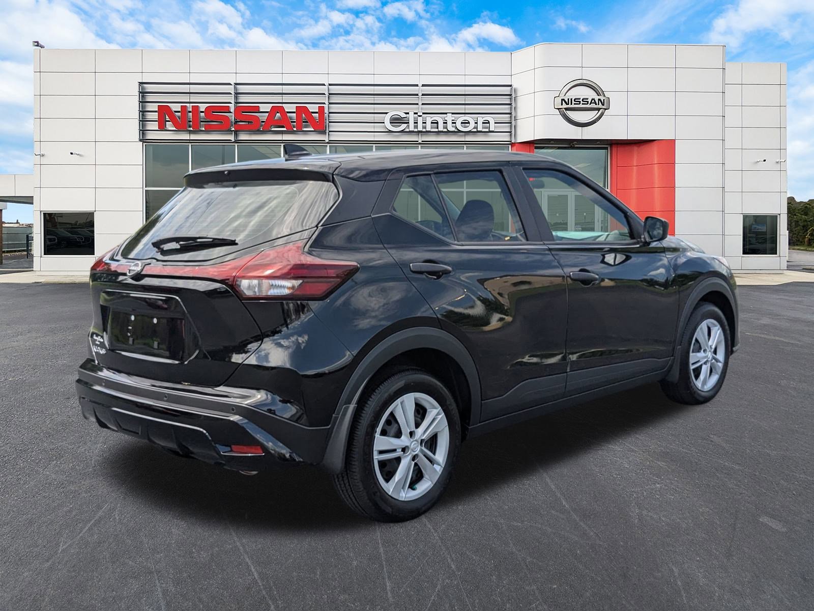 2025 Nissan Kicks Play S photo 3