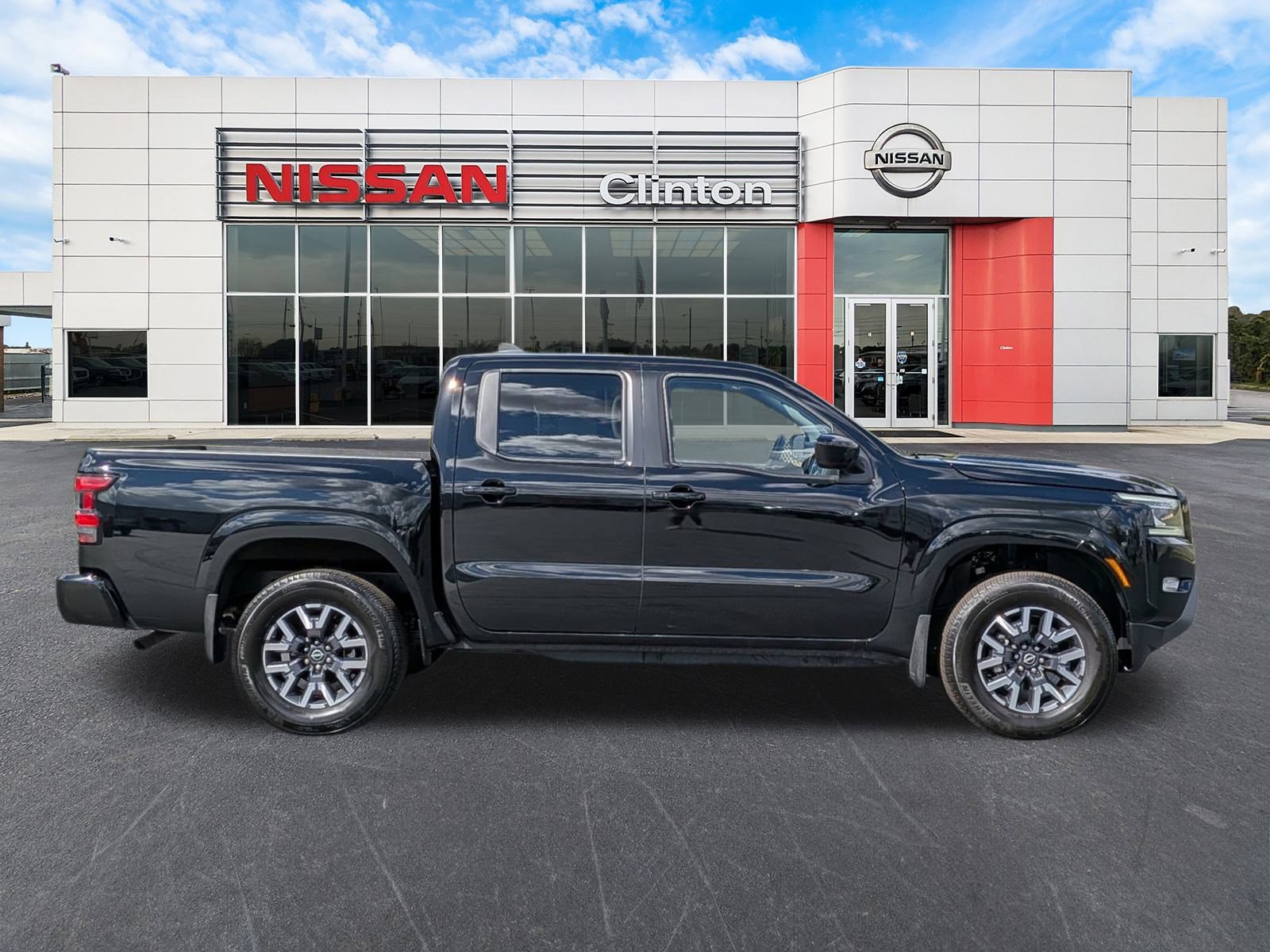 2024 Nissan Frontier SL photo 2