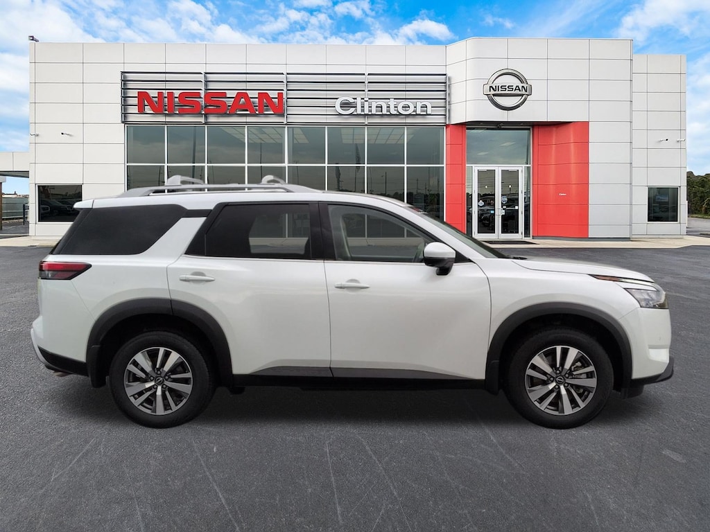 Used 2025 Nissan Pathfinder SL SUV