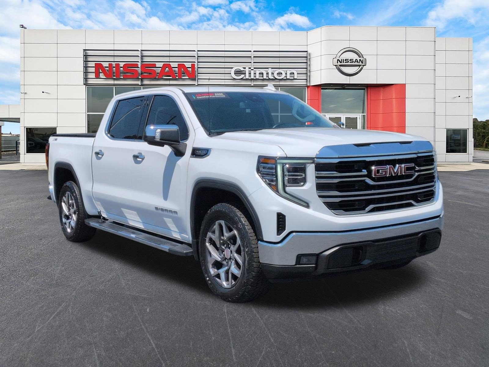 2023 GMC Sierra 4WD Crew Cab Short Box SLT's photo