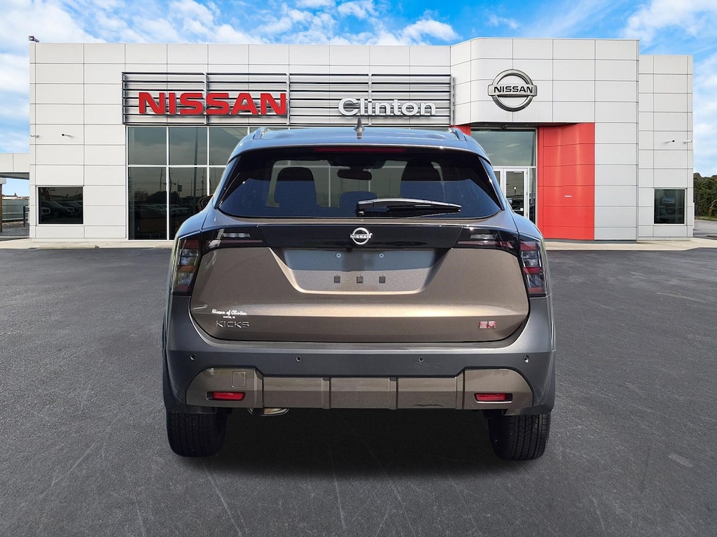 Used 2025 Nissan Kicks SR SUV