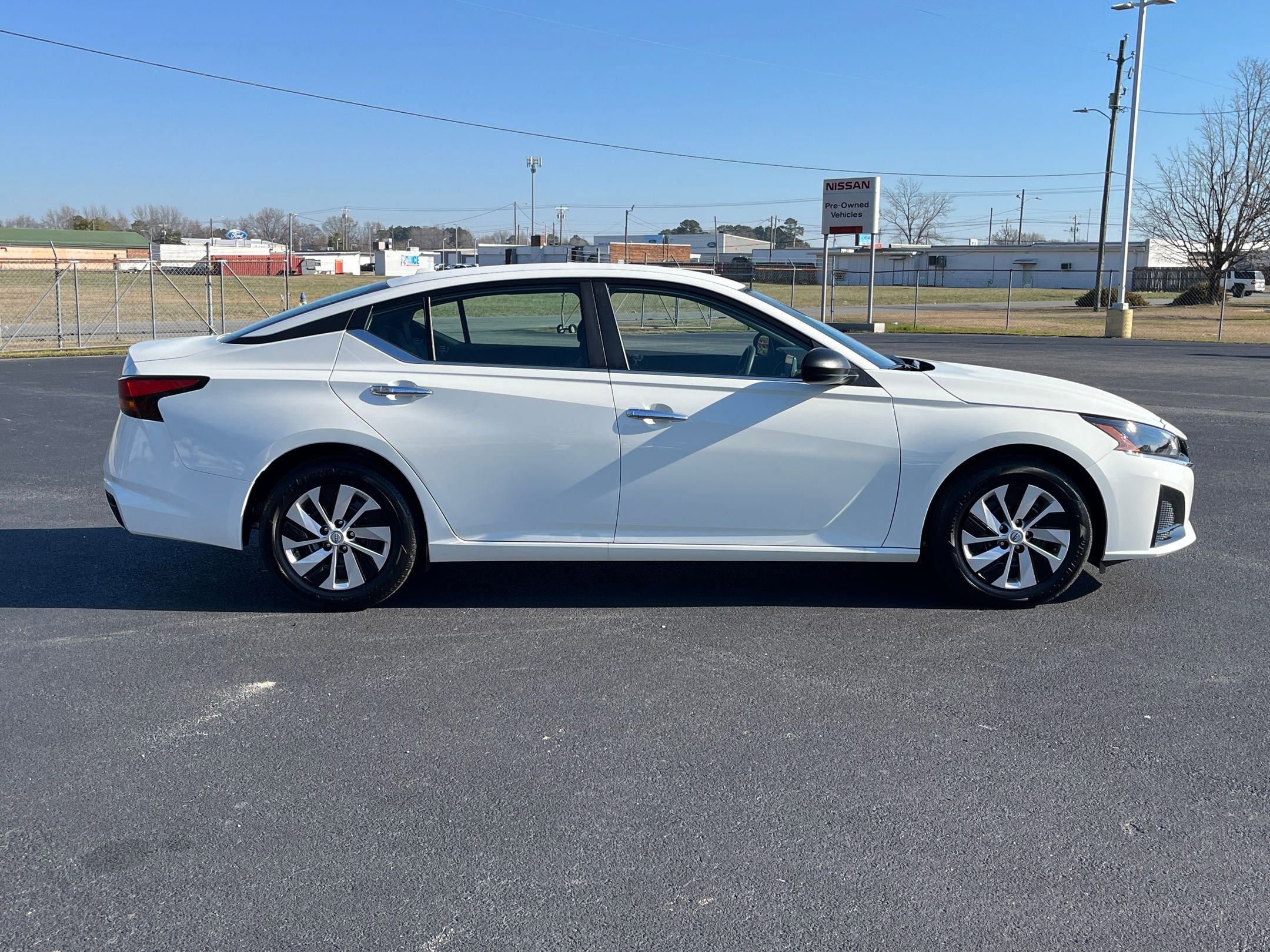 2025 Nissan Altima S photo 2