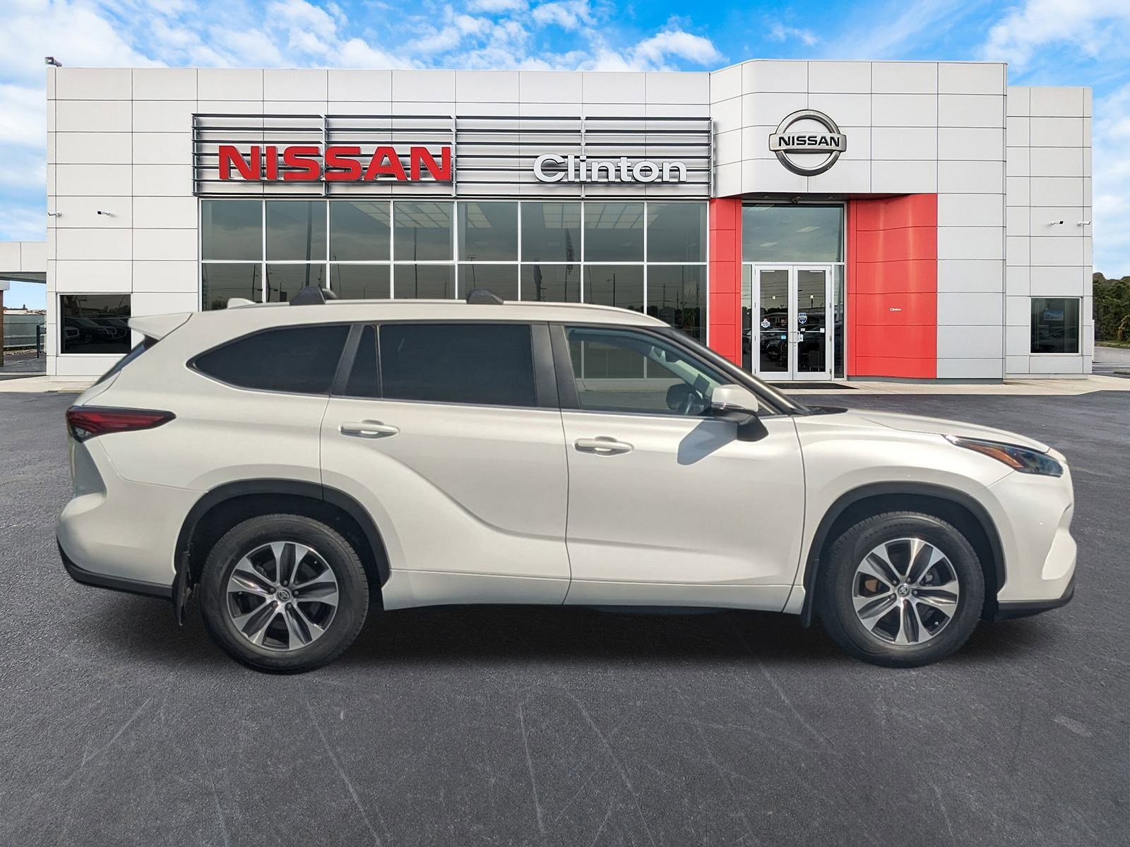 Certified 2023 Toyota Highlander XLE with VIN 5TDKDRAHXPS520476 for sale in Clinton, NC