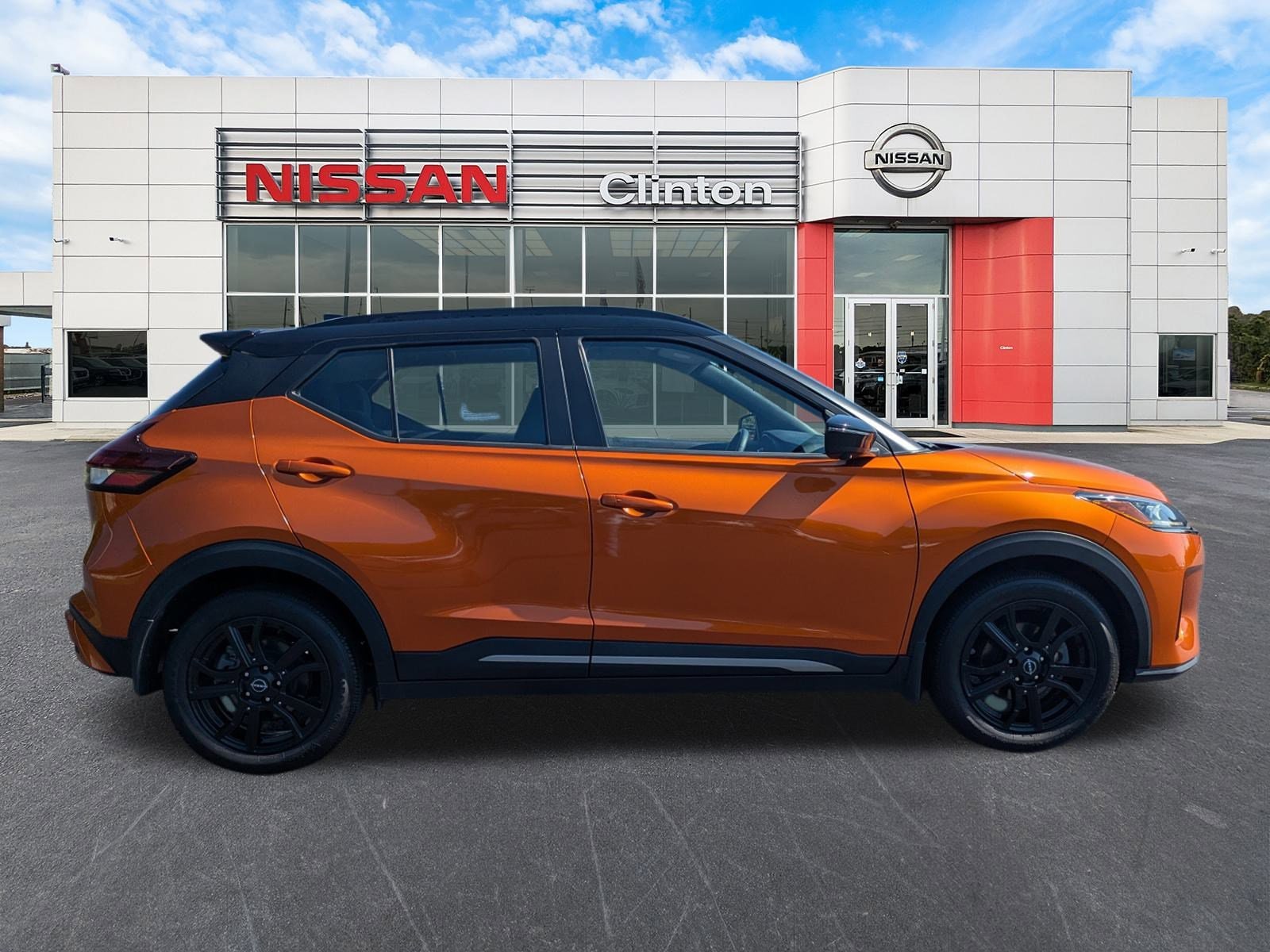 Certified 2022 Nissan Kicks SR with VIN 3N1CP5DV8NL518723 for sale in Clinton, NC