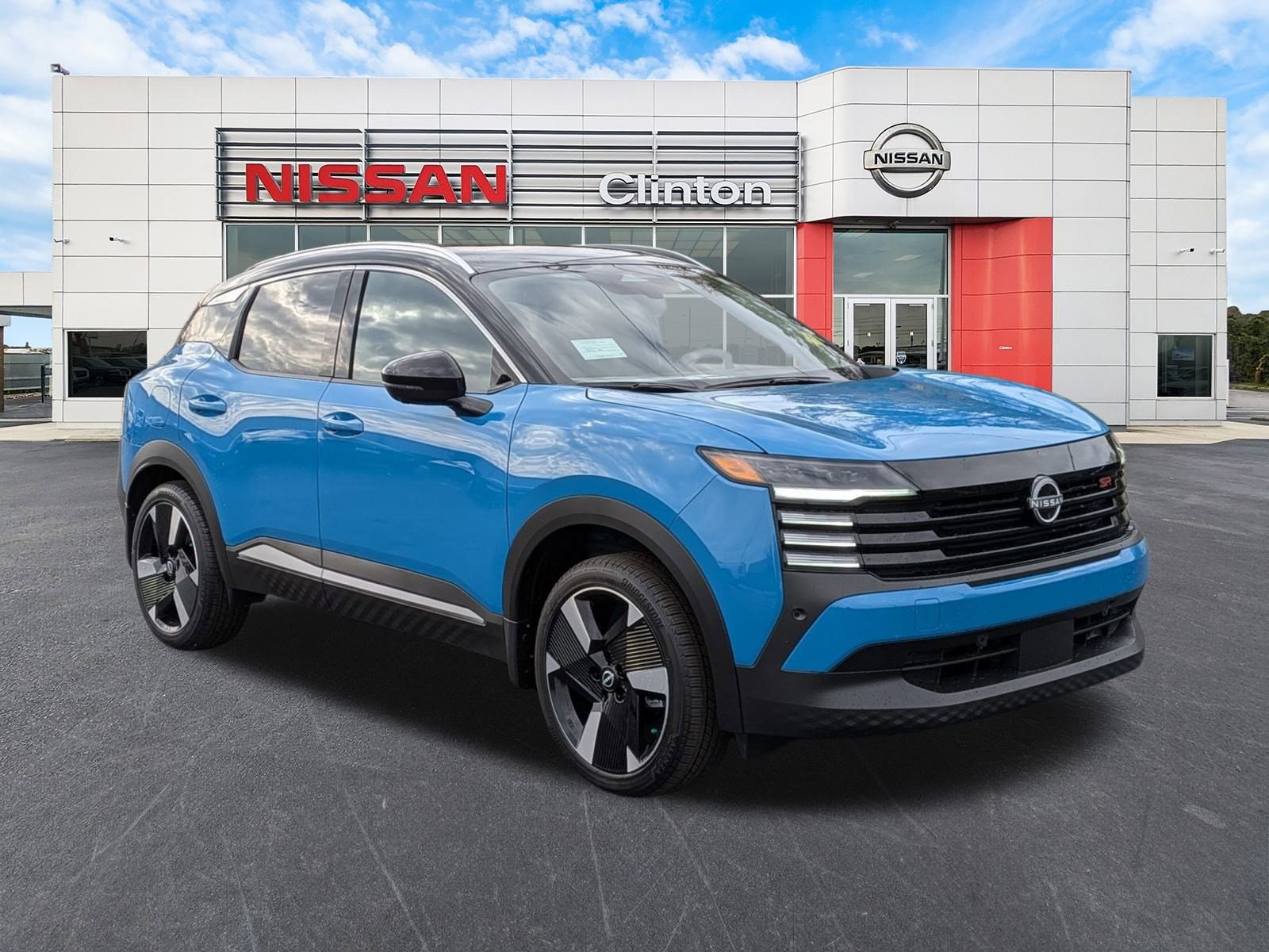 2025 Nissan Kicks SR AWD's photo