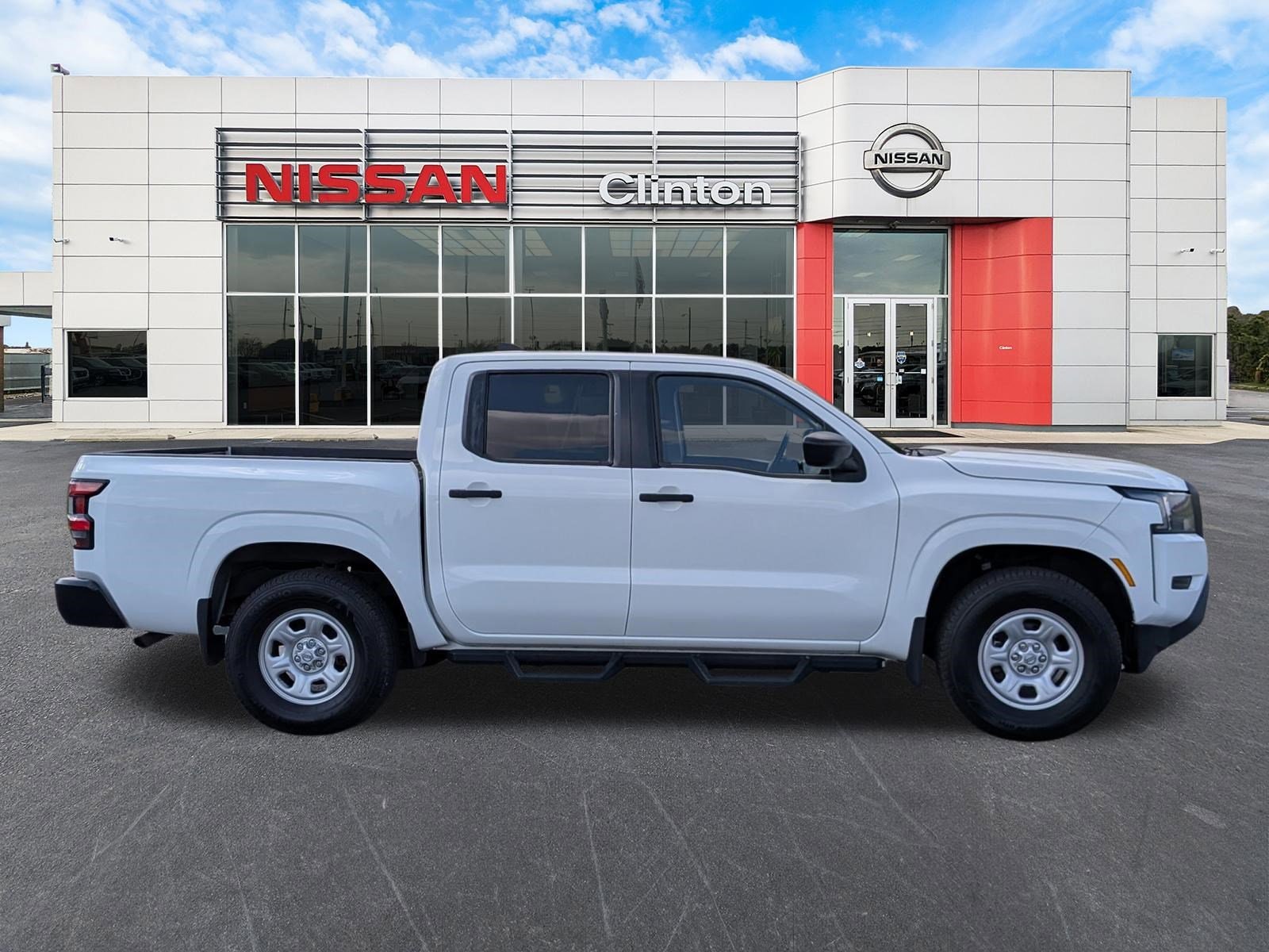 2022 Nissan Frontier S - Photo 2