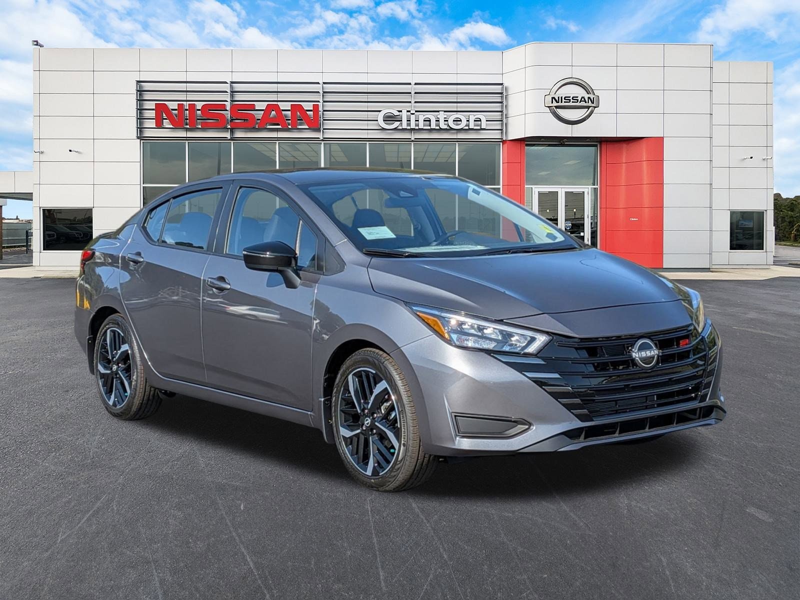 2025 Nissan Versa Sedan SR's photo