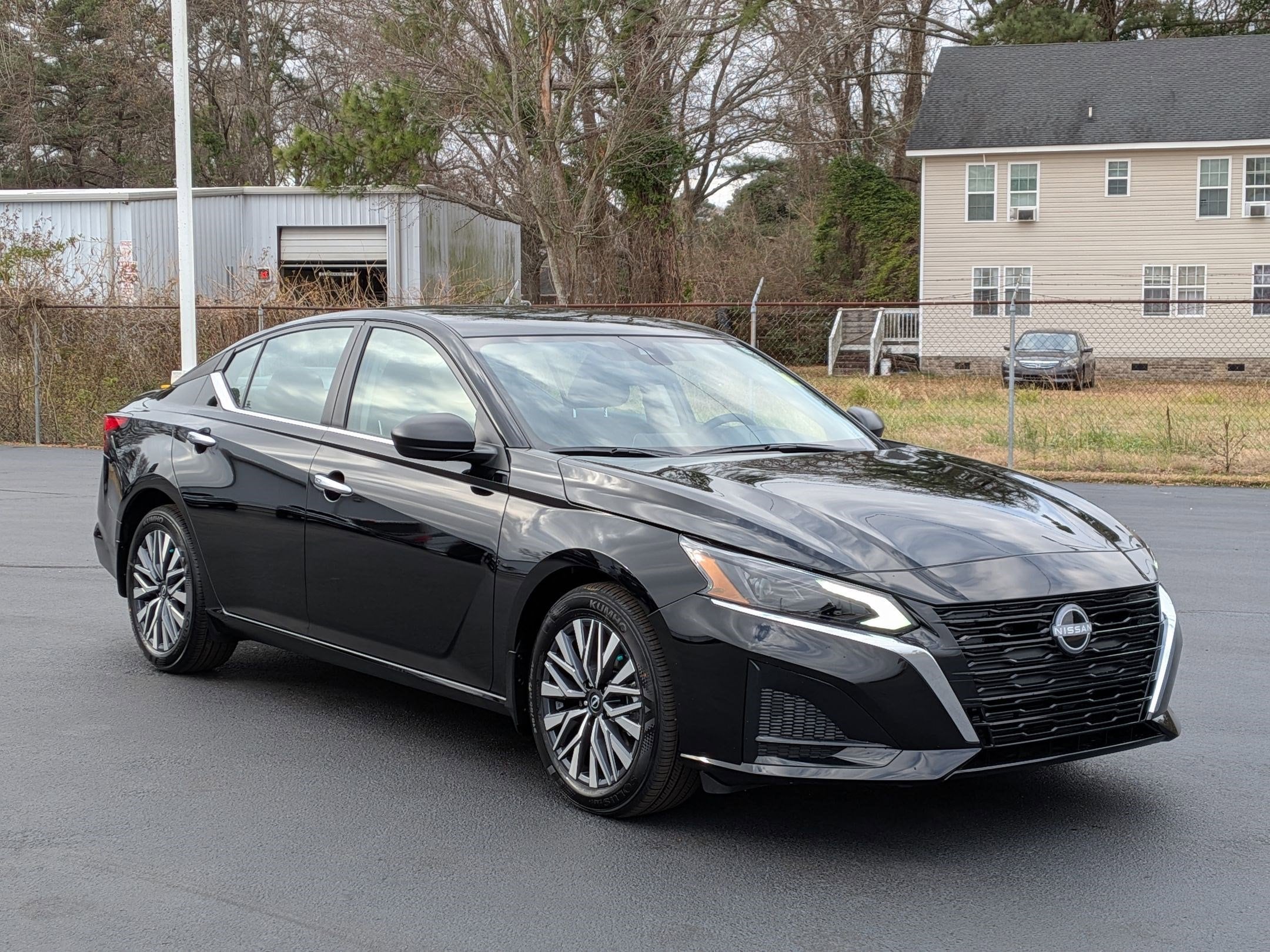 2025 Nissan Altima SV's photo