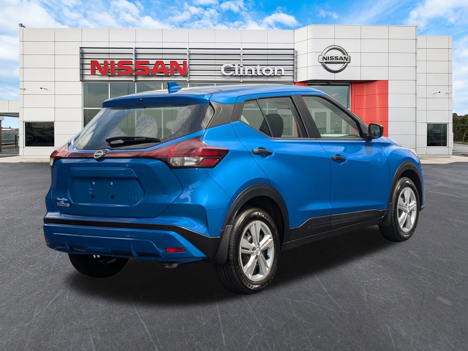 2025 Nissan Kicks Play S photo 3
