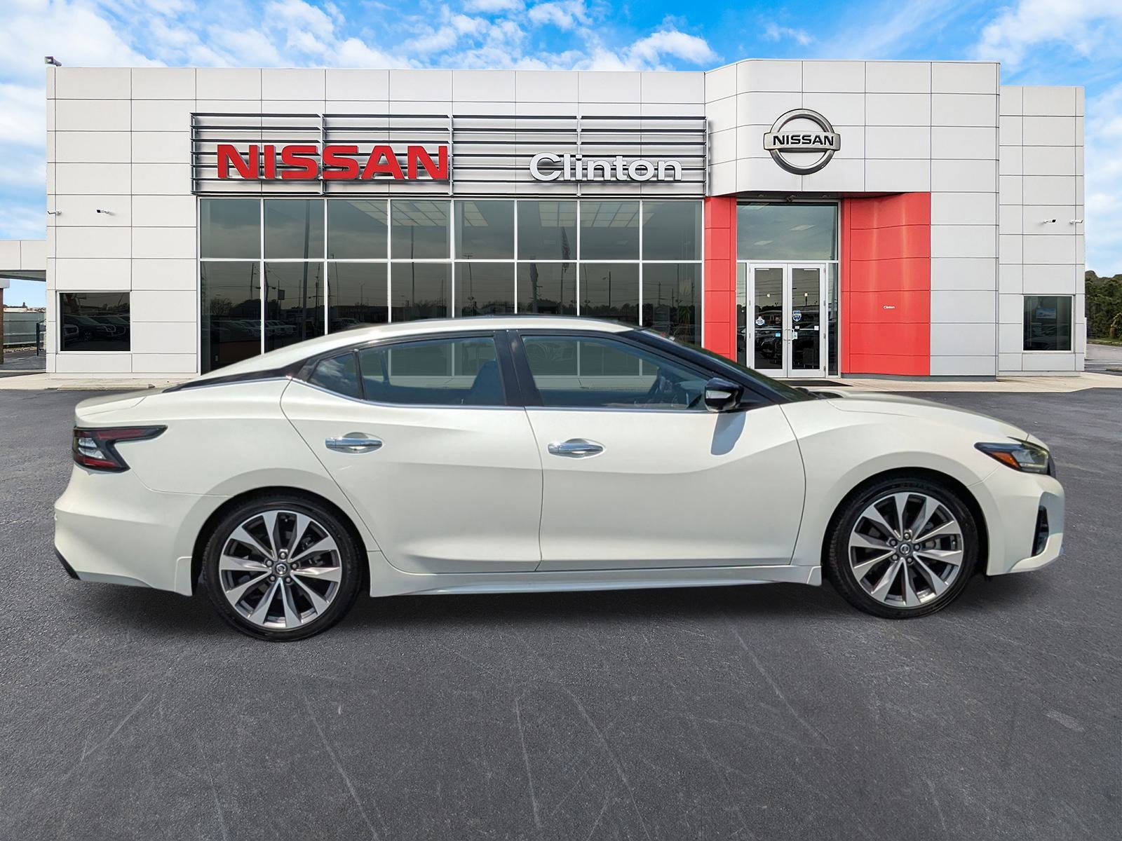 2022 Nissan Maxima Platinum photo 2