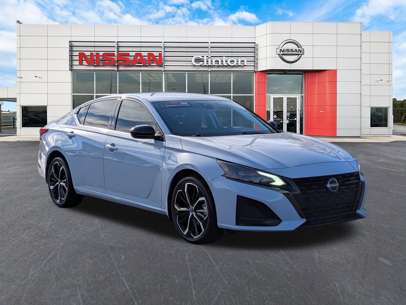 2023 Nissan Altima SR's photo