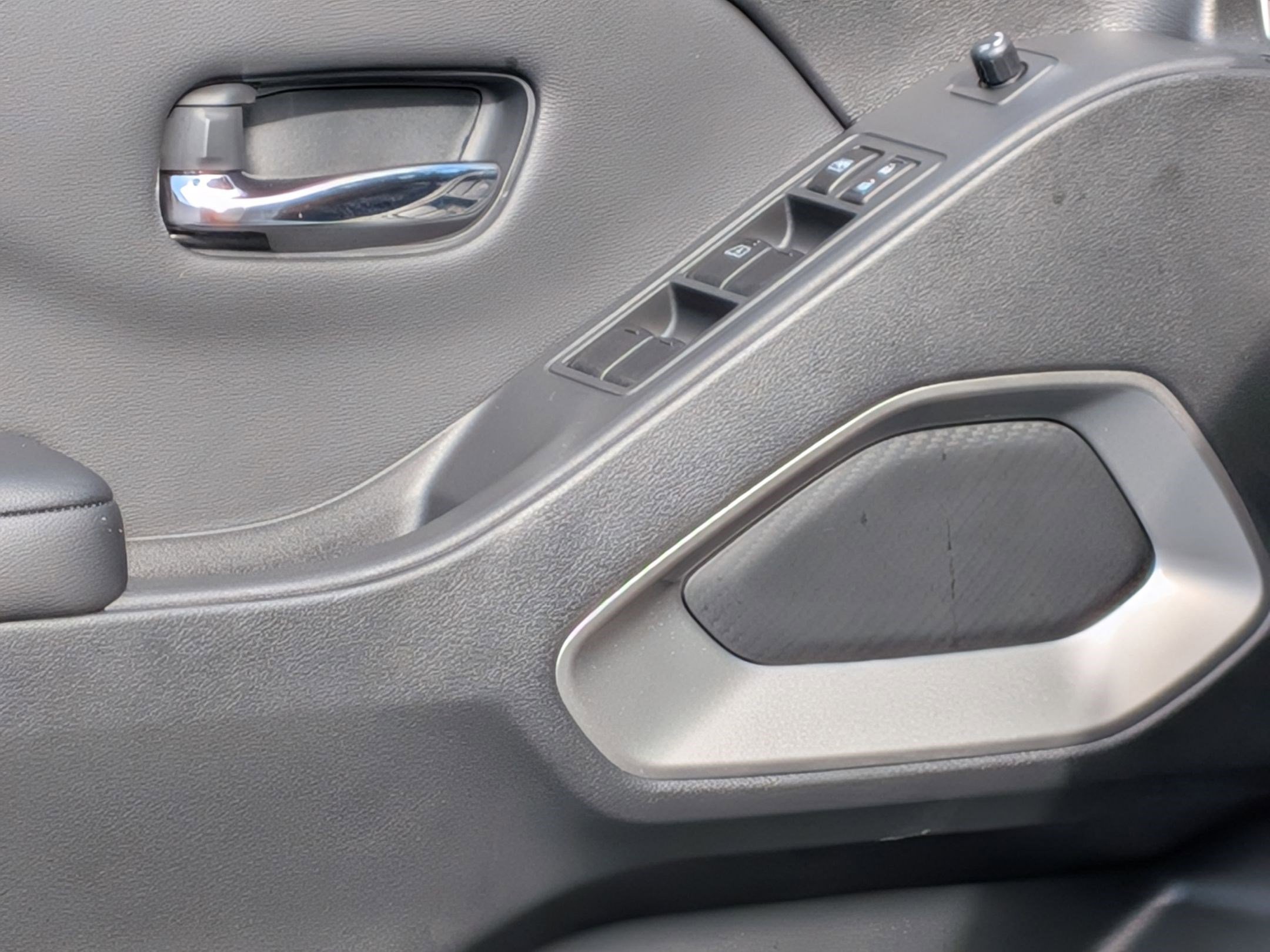 2025 Nissan Frontier SL - Photo 13