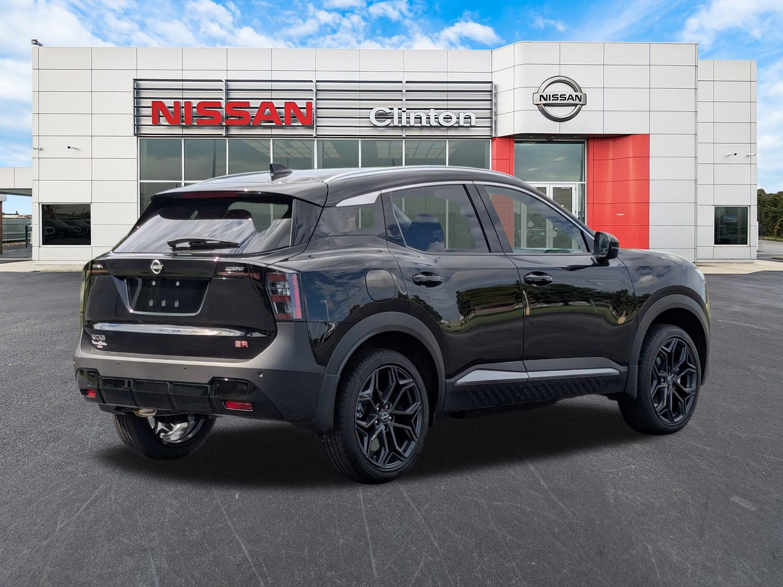 2025 Nissan Kicks SR photo 2