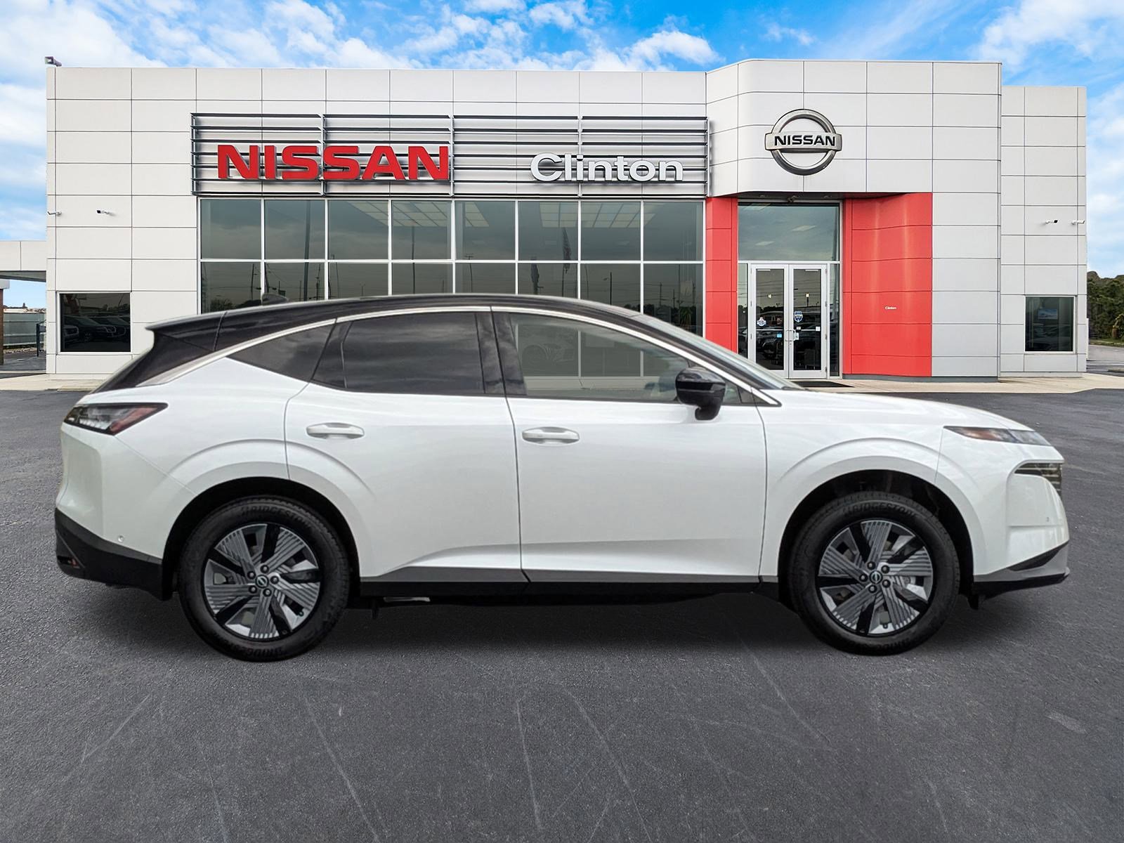 2025 Nissan Murano SL photo 2