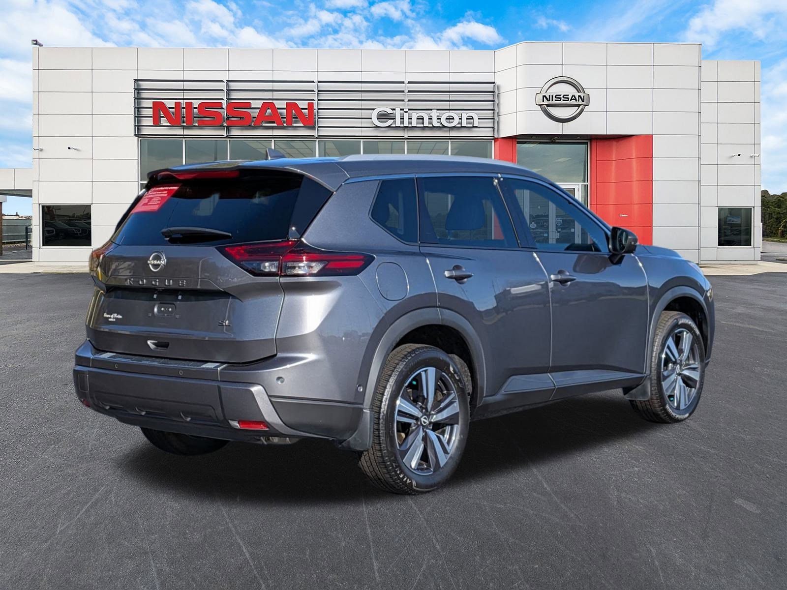 2024 Nissan Rogue SL photo 2
