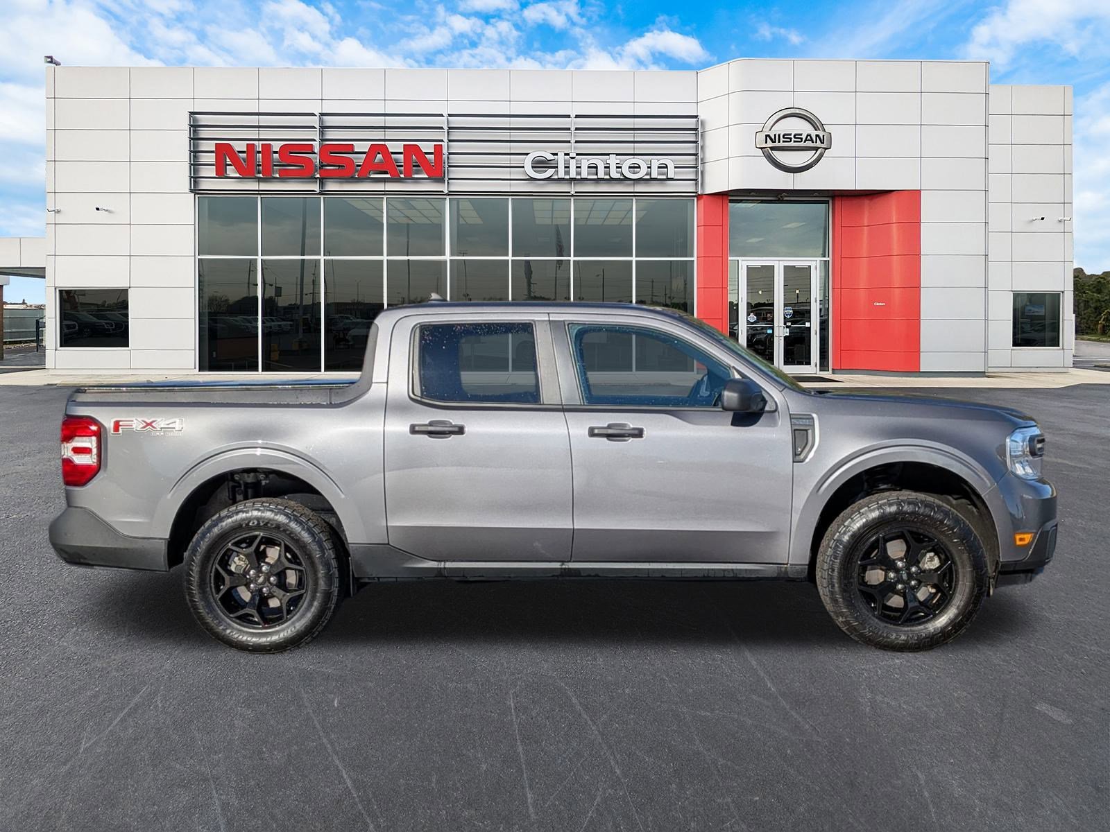 2023 Ford Maverick XLT Lariat photo 2