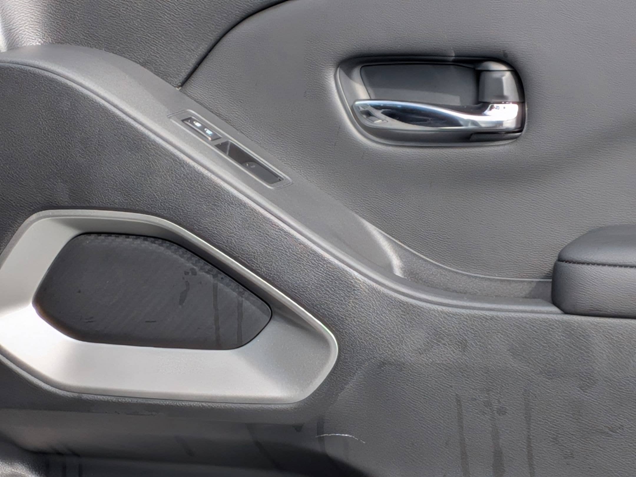 2025 Nissan Frontier SL - Photo 33