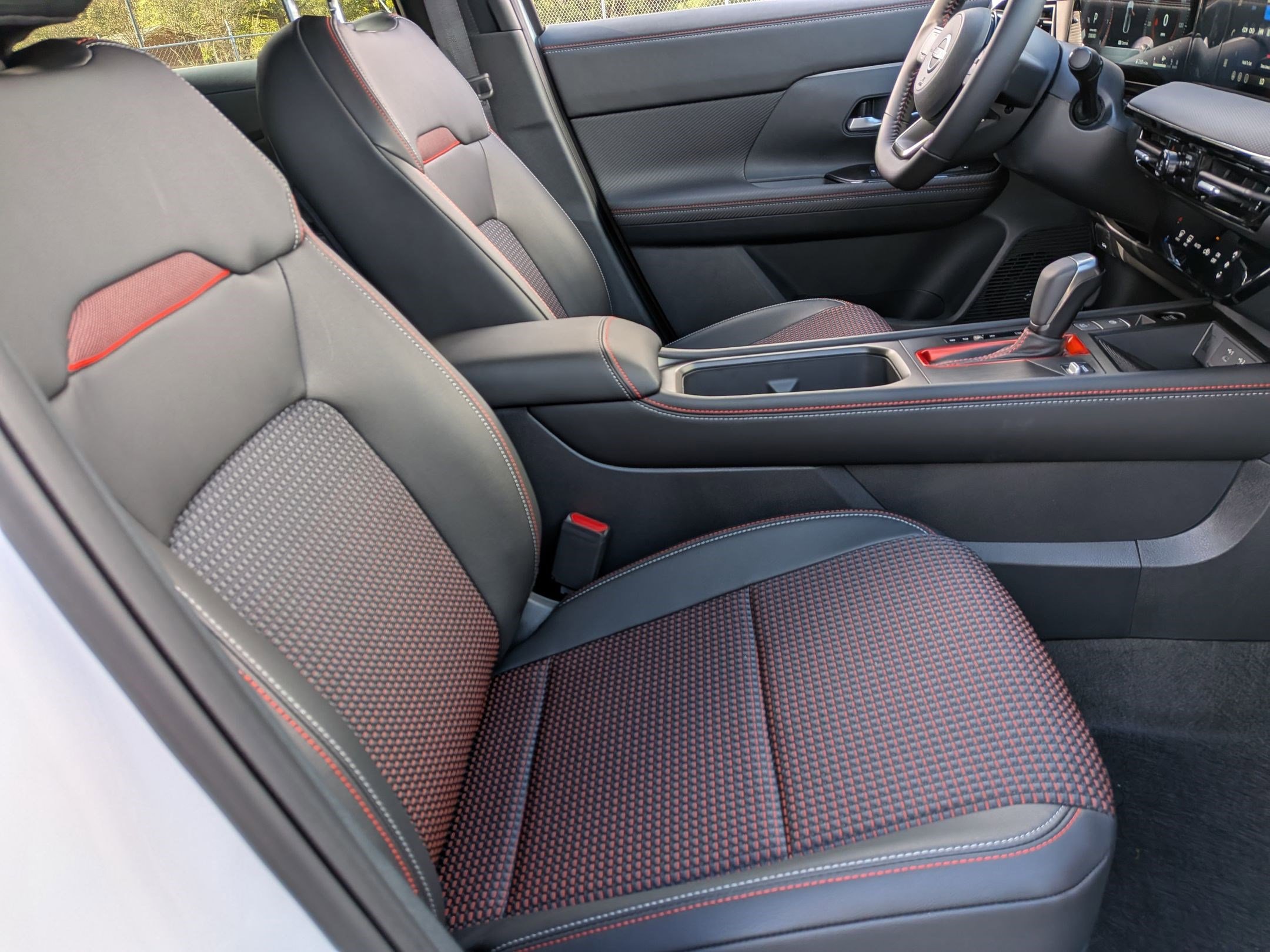 2026 Nissan KICKS SR - Photo 30