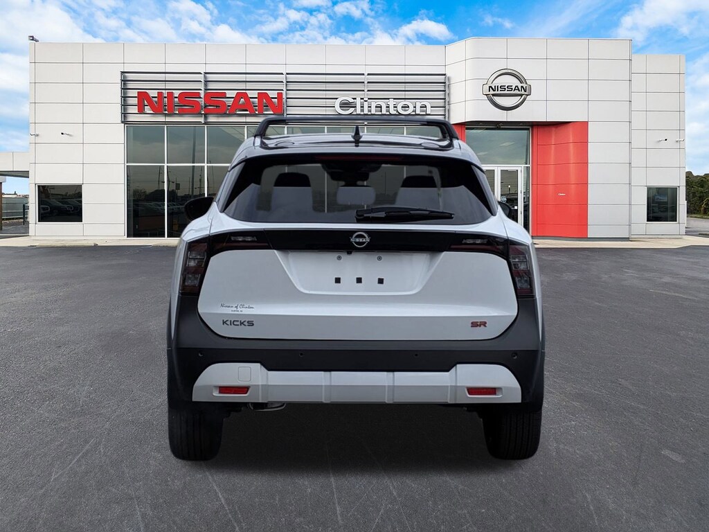 New 2026 Nissan Kicks SR SUV