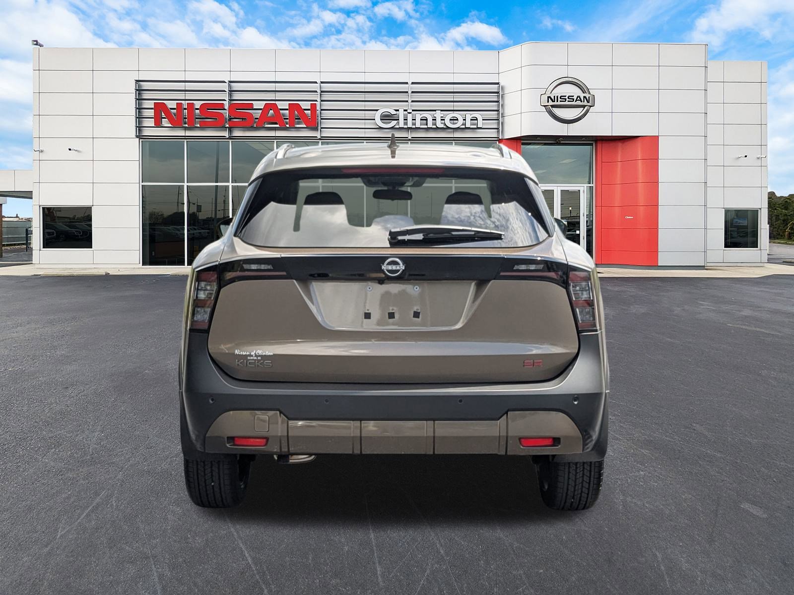 2025 Nissan Kicks SR photo 4