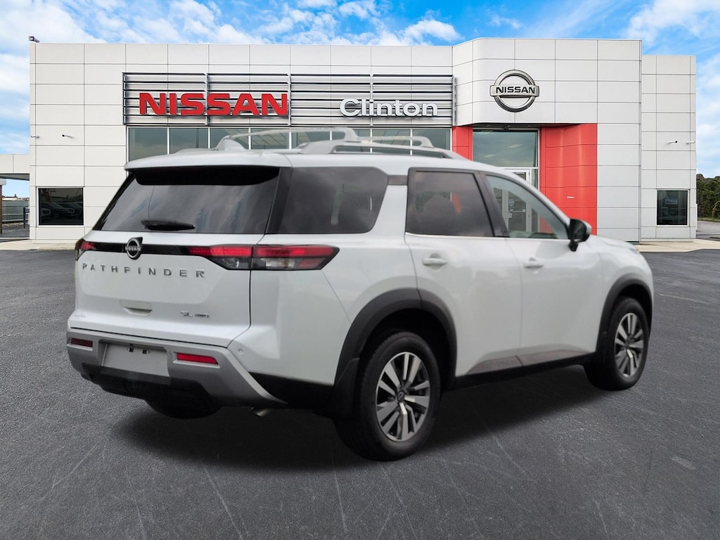 Used 2025 Nissan Pathfinder SL SUV