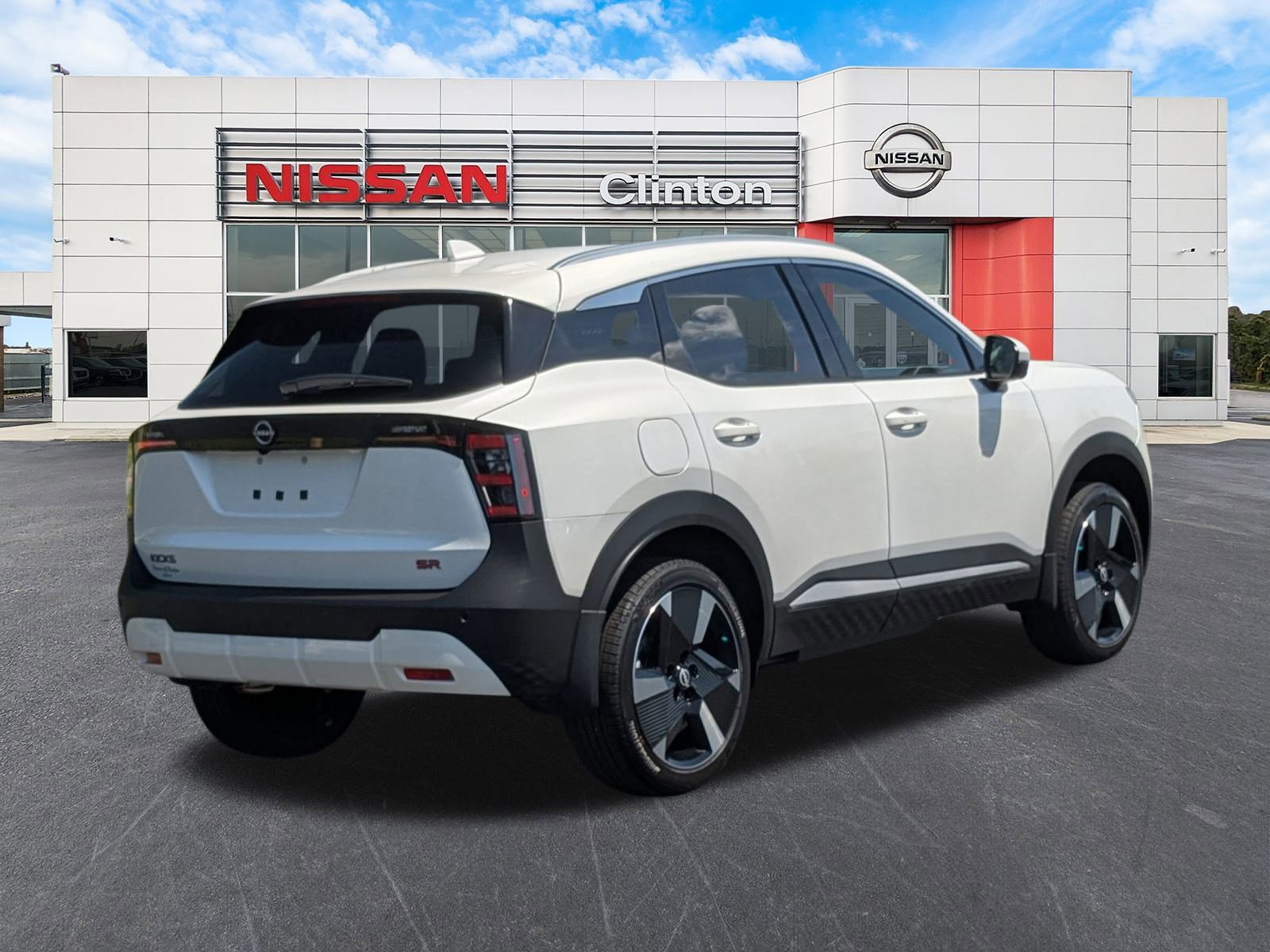 2025 Nissan Kicks SR photo 2