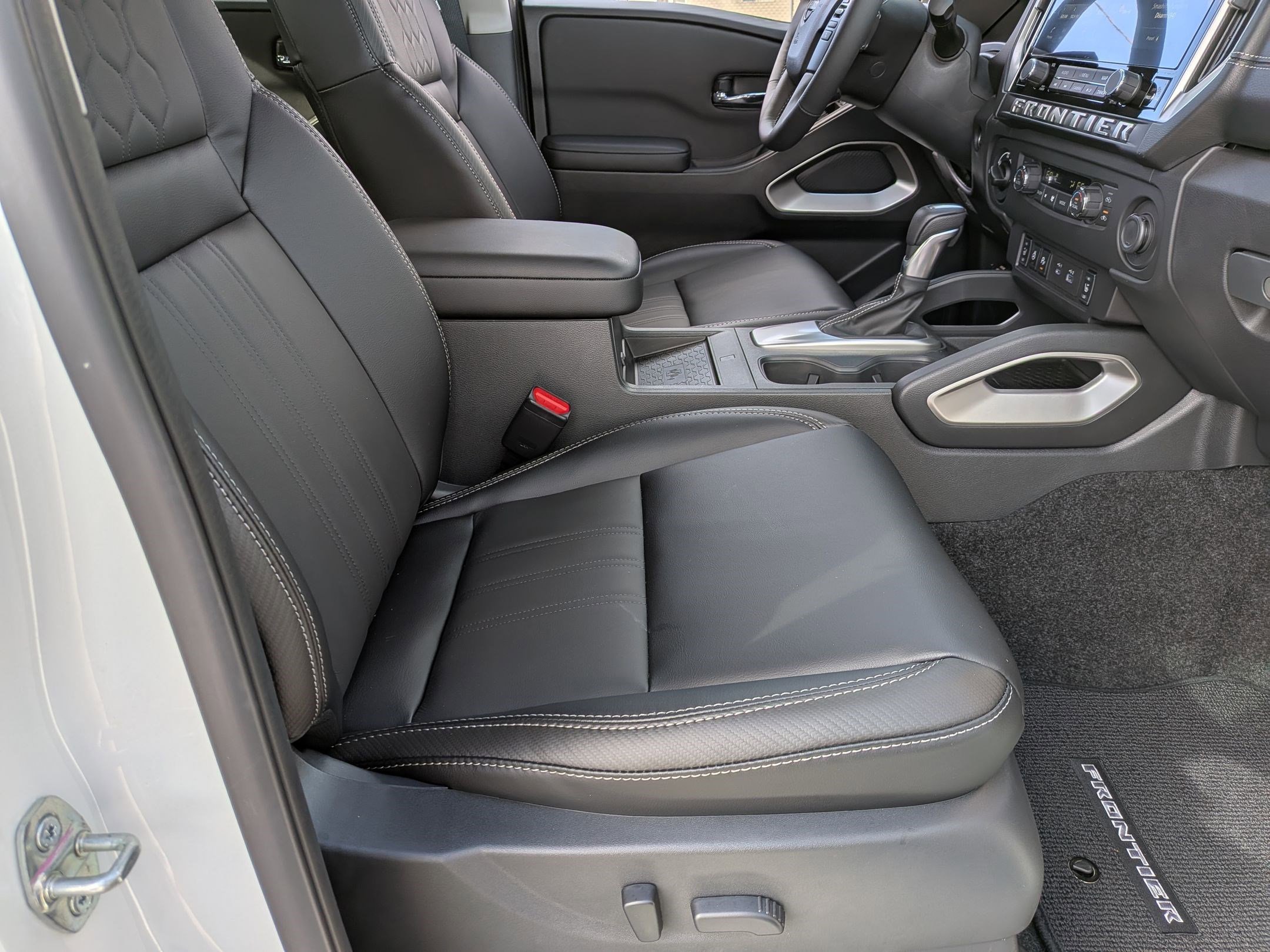 2025 Nissan Frontier SL - Photo 34