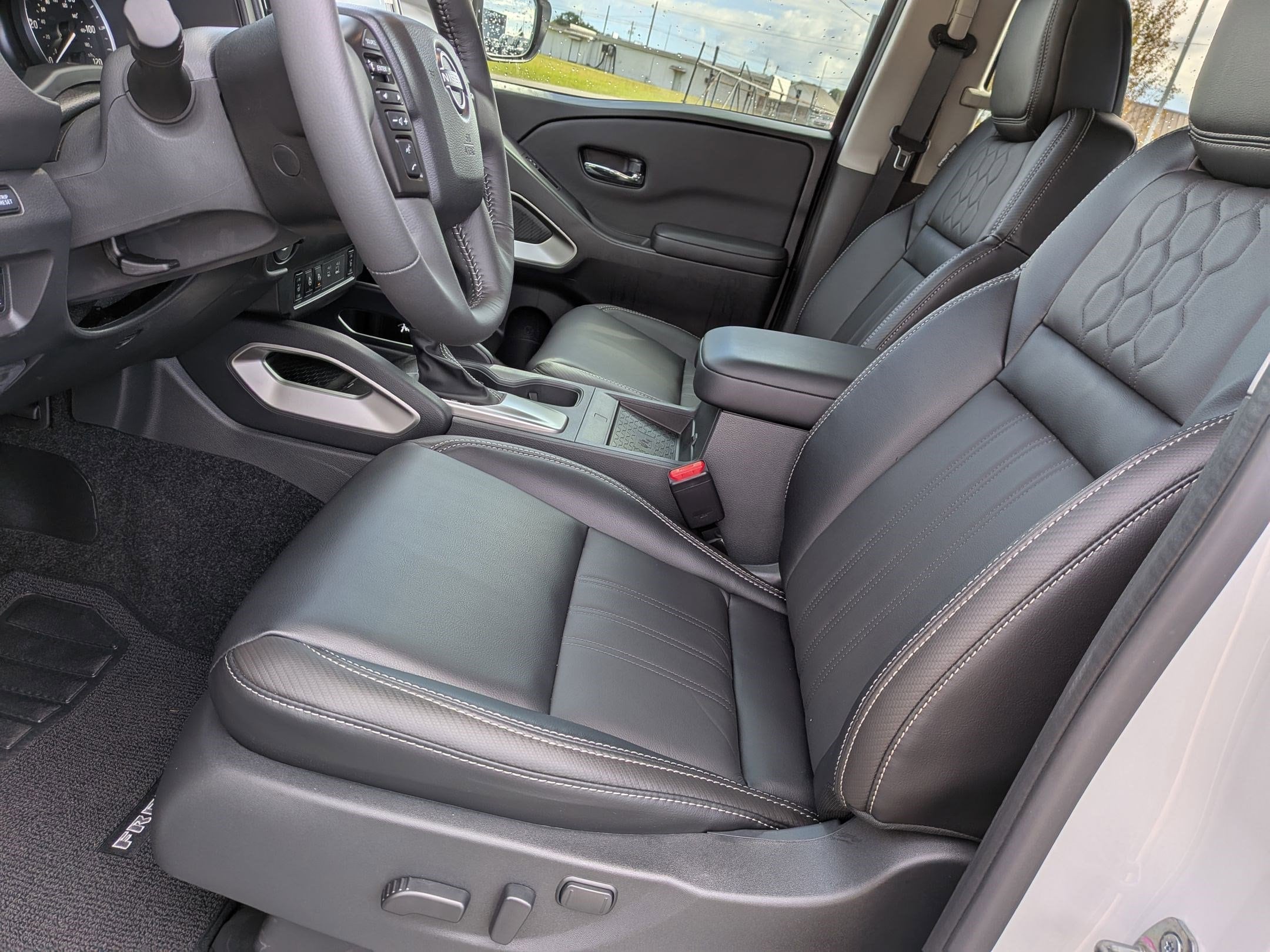 2025 Nissan Frontier SL - Photo 14