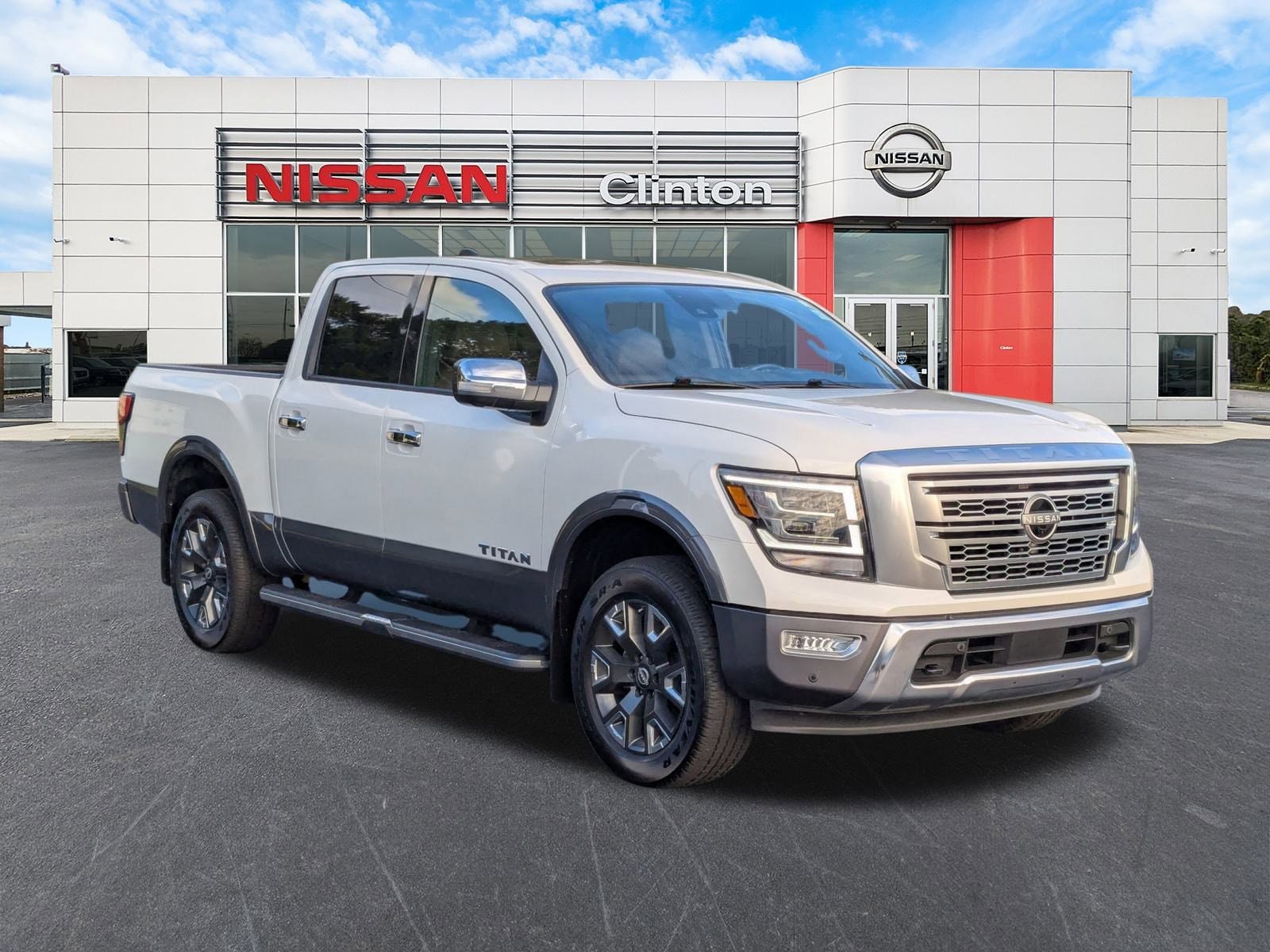 2024 Nissan Titan Platinum Reserve's photo