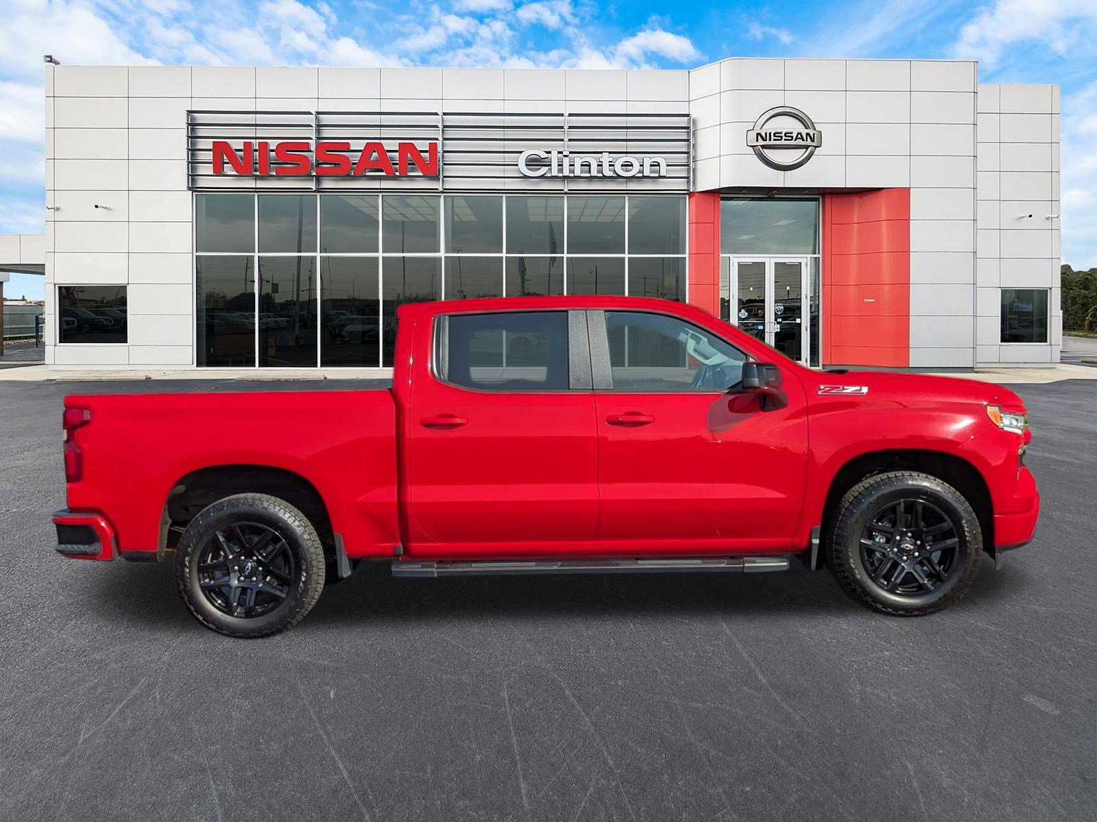 2022 Chevrolet Silverado 1500 RST photo 2