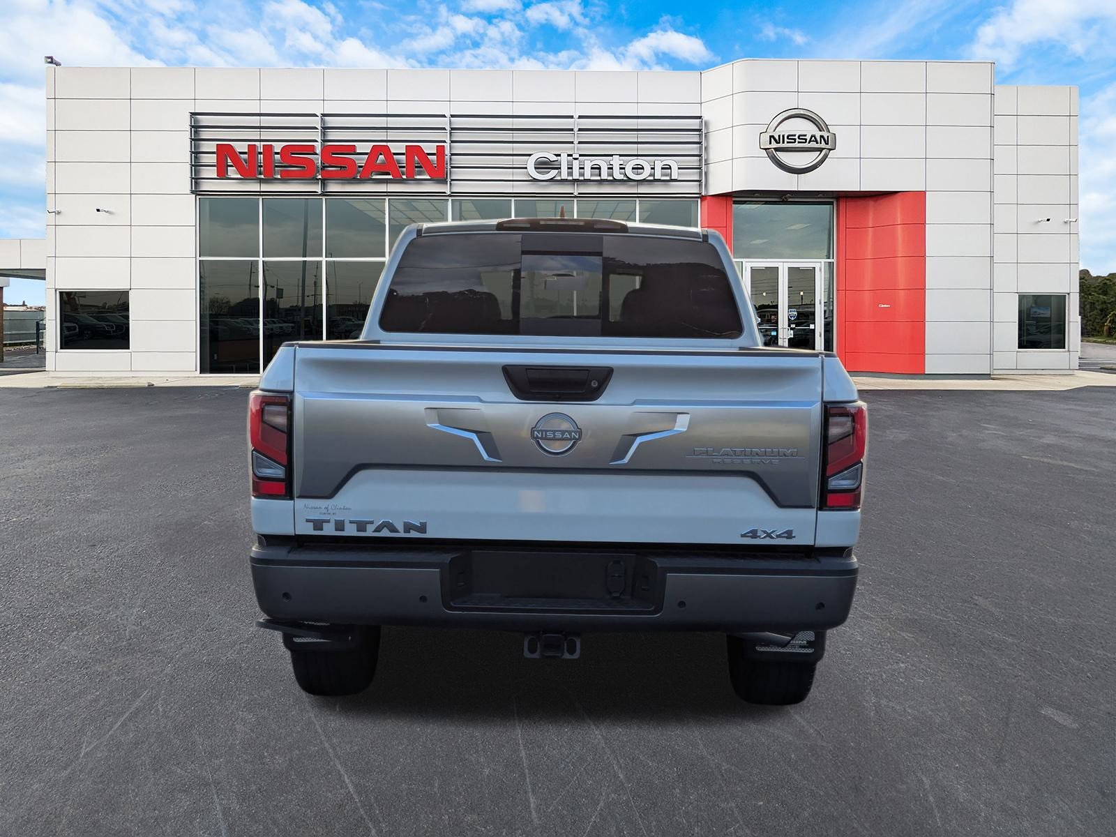 2024 Nissan Titan Platinum Reserve photo 3