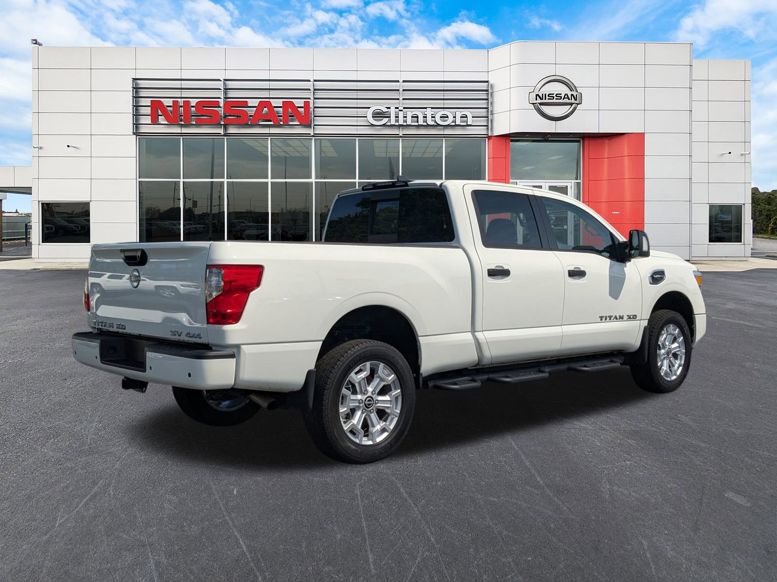 2024 Nissan Titan SV photo 3