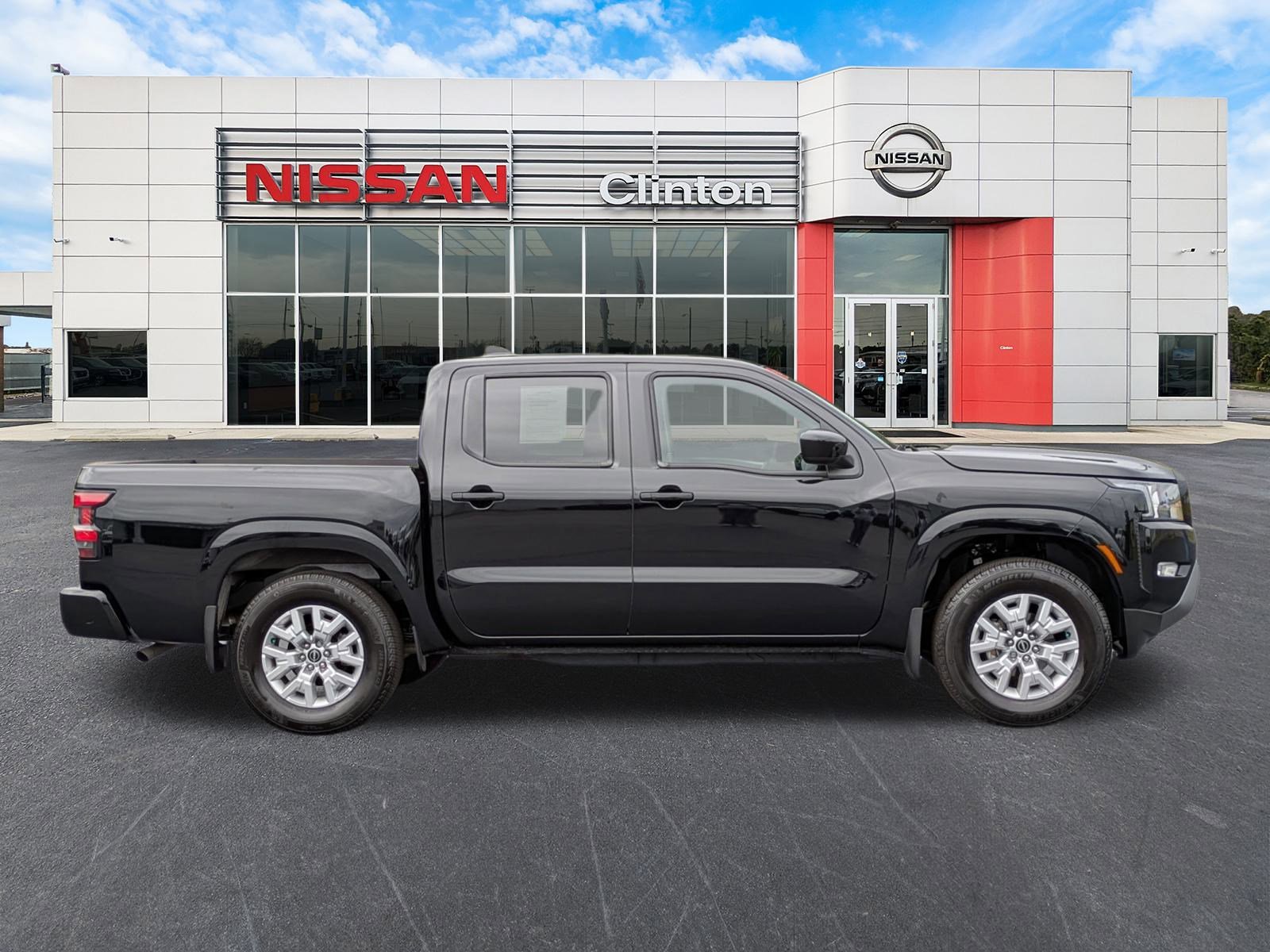 2024 Nissan Frontier SV photo 2