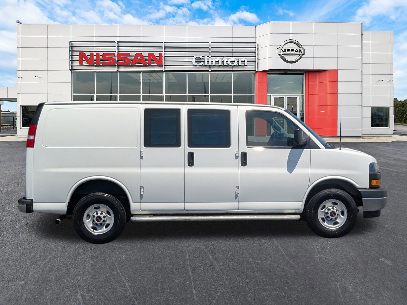 2023 Gmc Savana 2500 Cargo photo 2