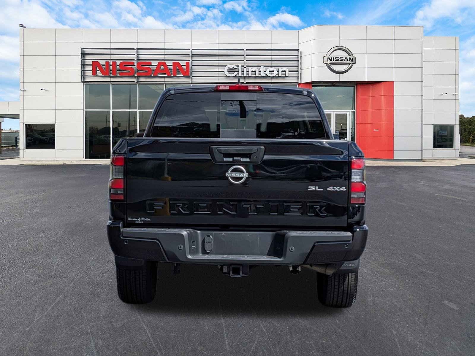 2024 Nissan Frontier SL photo 4