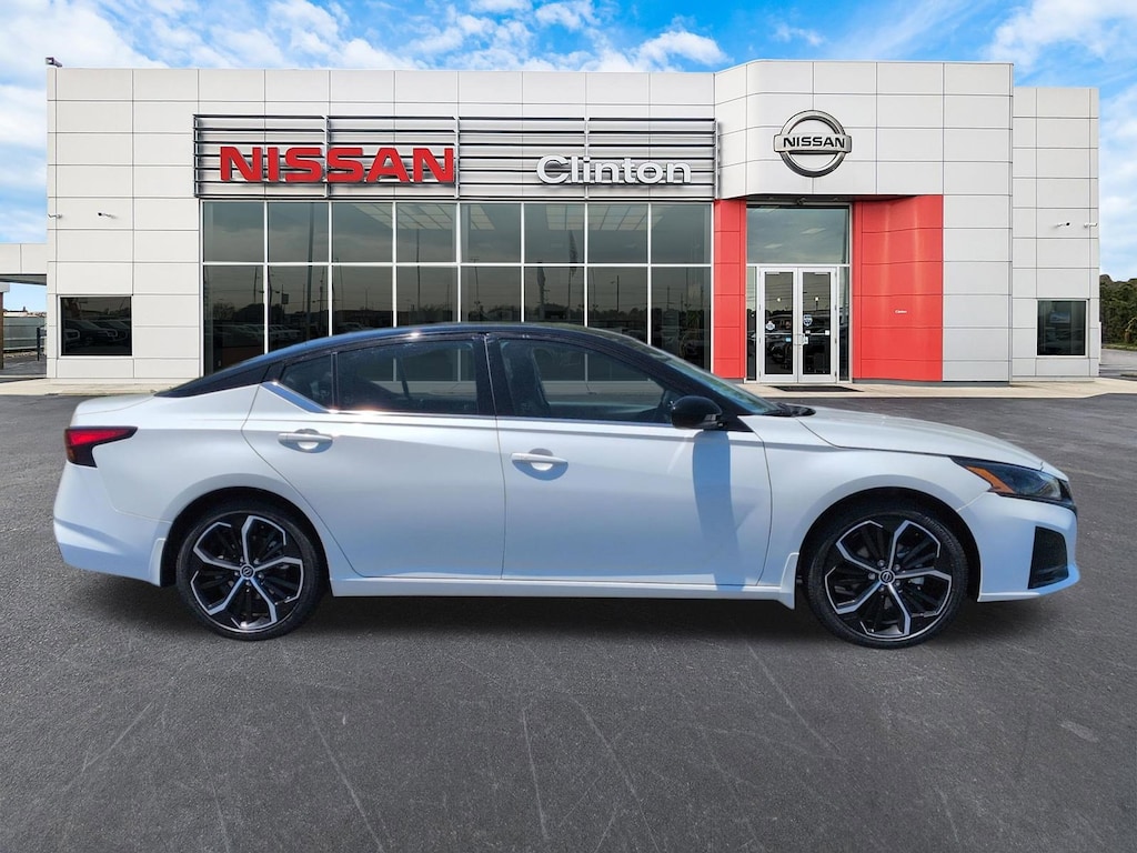 New 2026 Nissan Altima SR Sedan