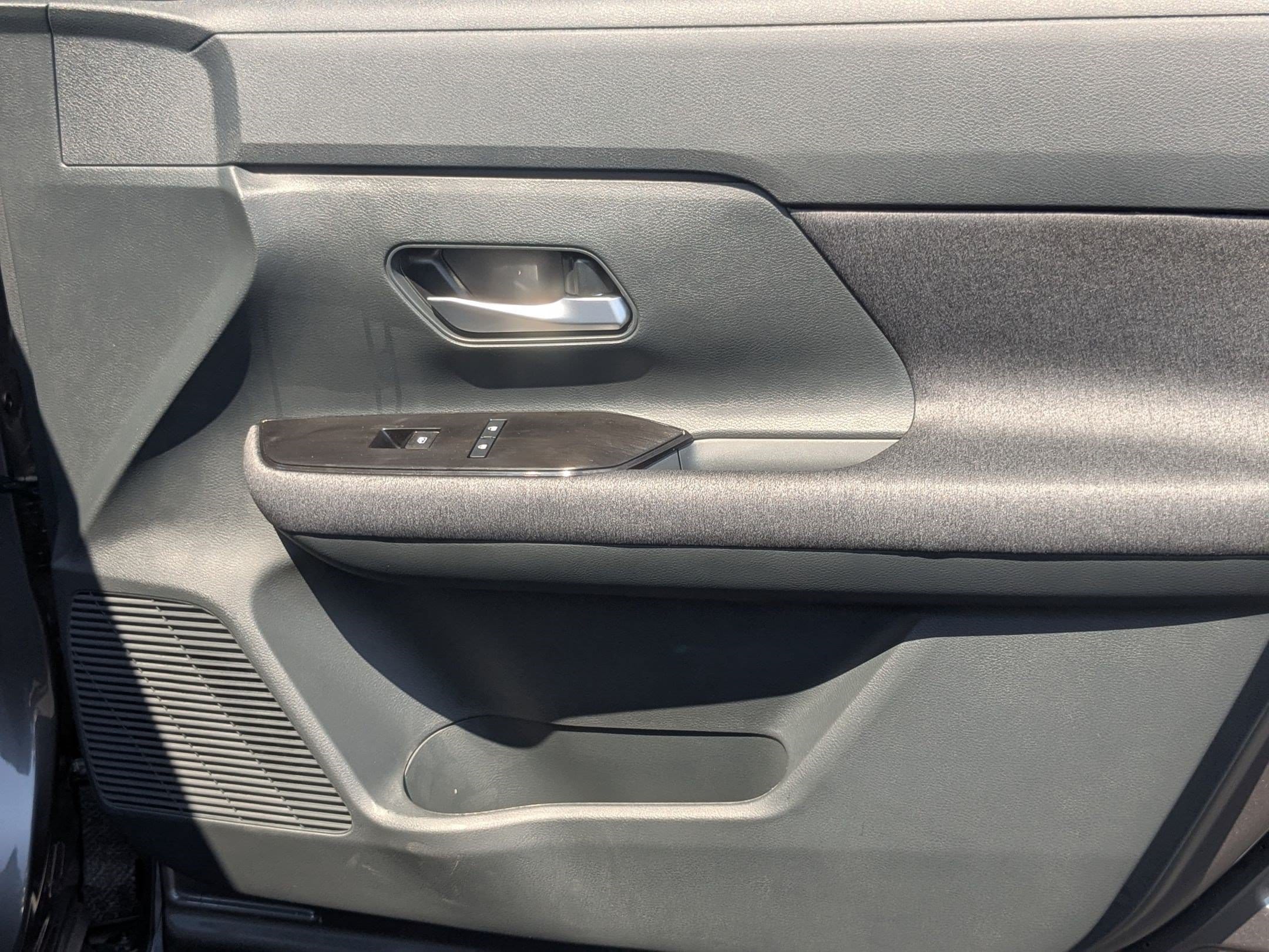 2025 Nissan Kicks SV - Photo 30