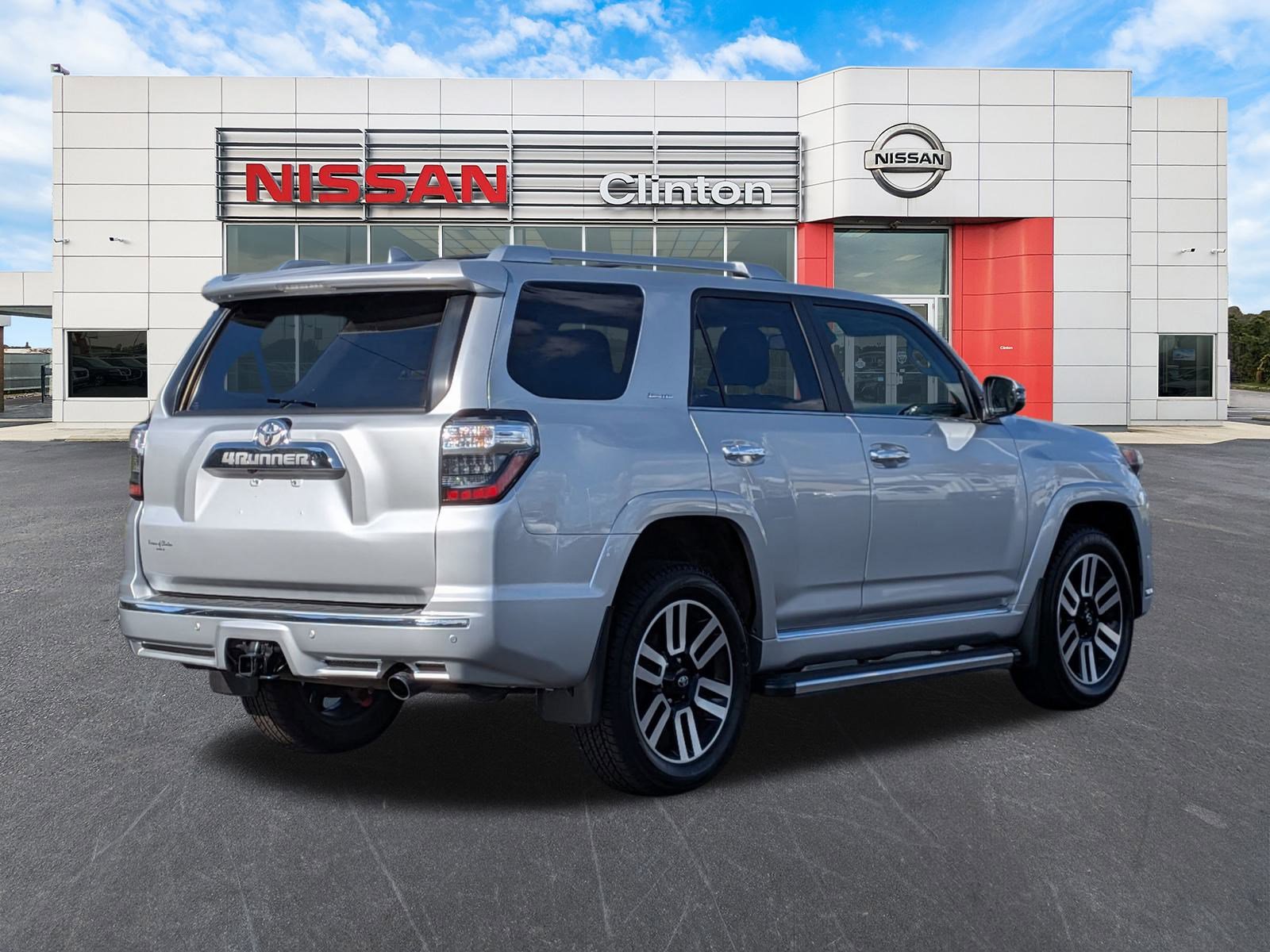 2022 Toyota 4Runner Limited photo 2