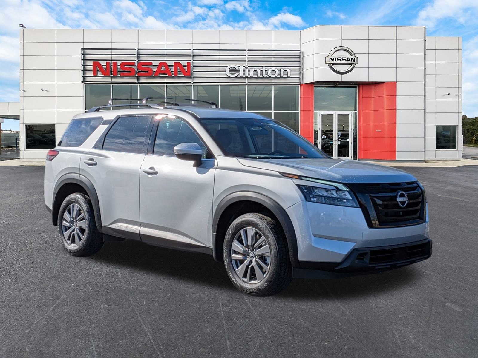 2025 Nissan Pathfinder SV's photo