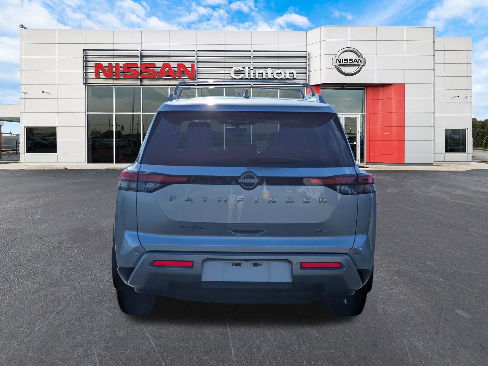2024 Nissan Pathfinder SL photo 3