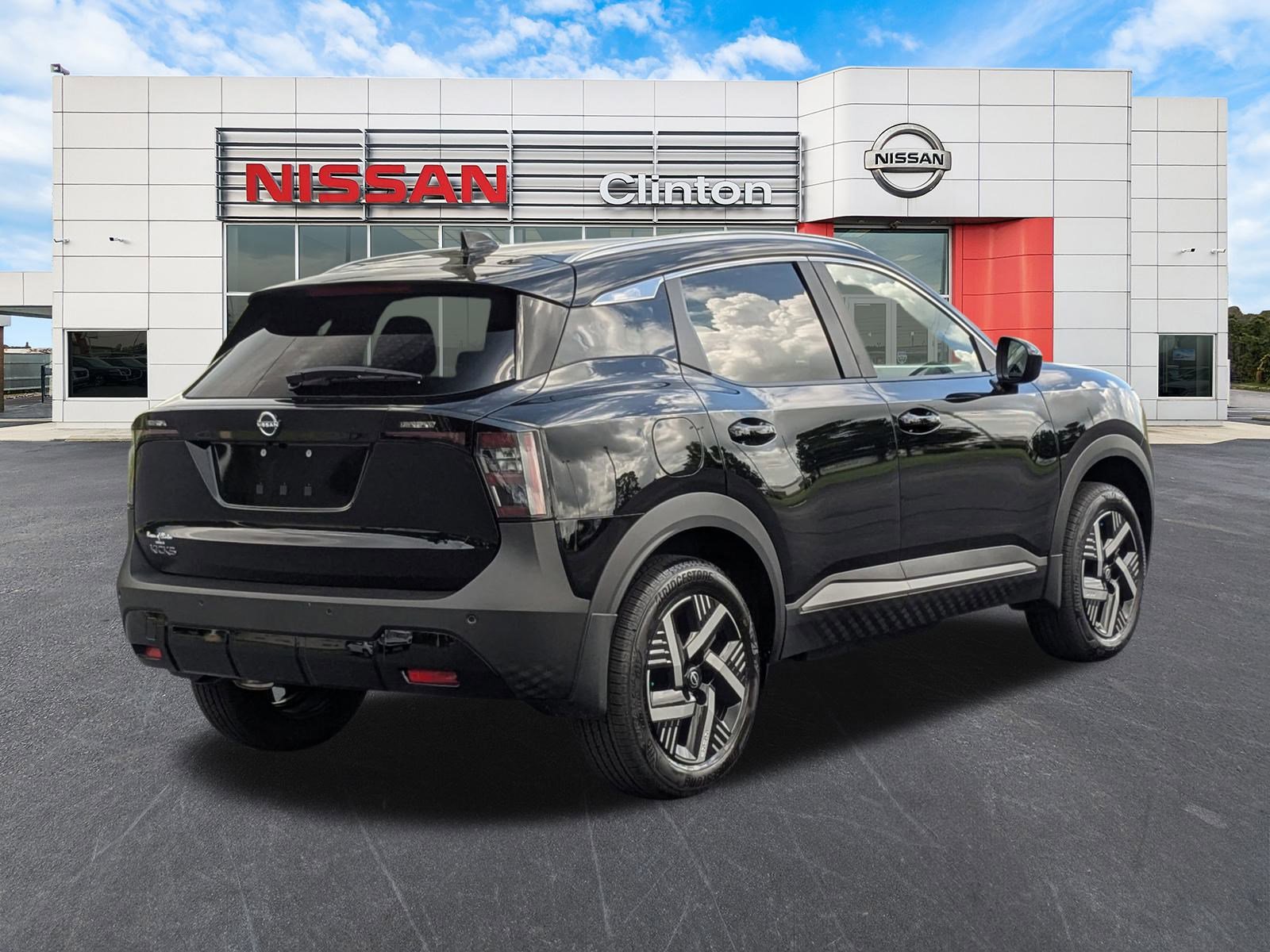 2025 Nissan Kicks SV photo 2