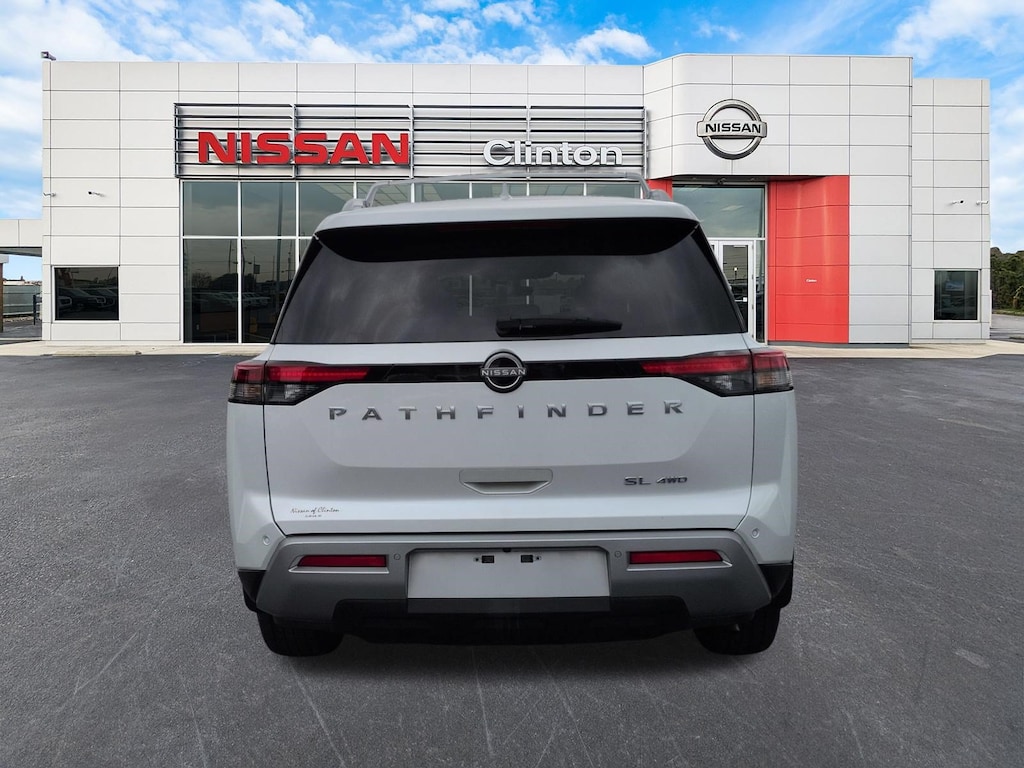 Used 2025 Nissan Pathfinder SL SUV