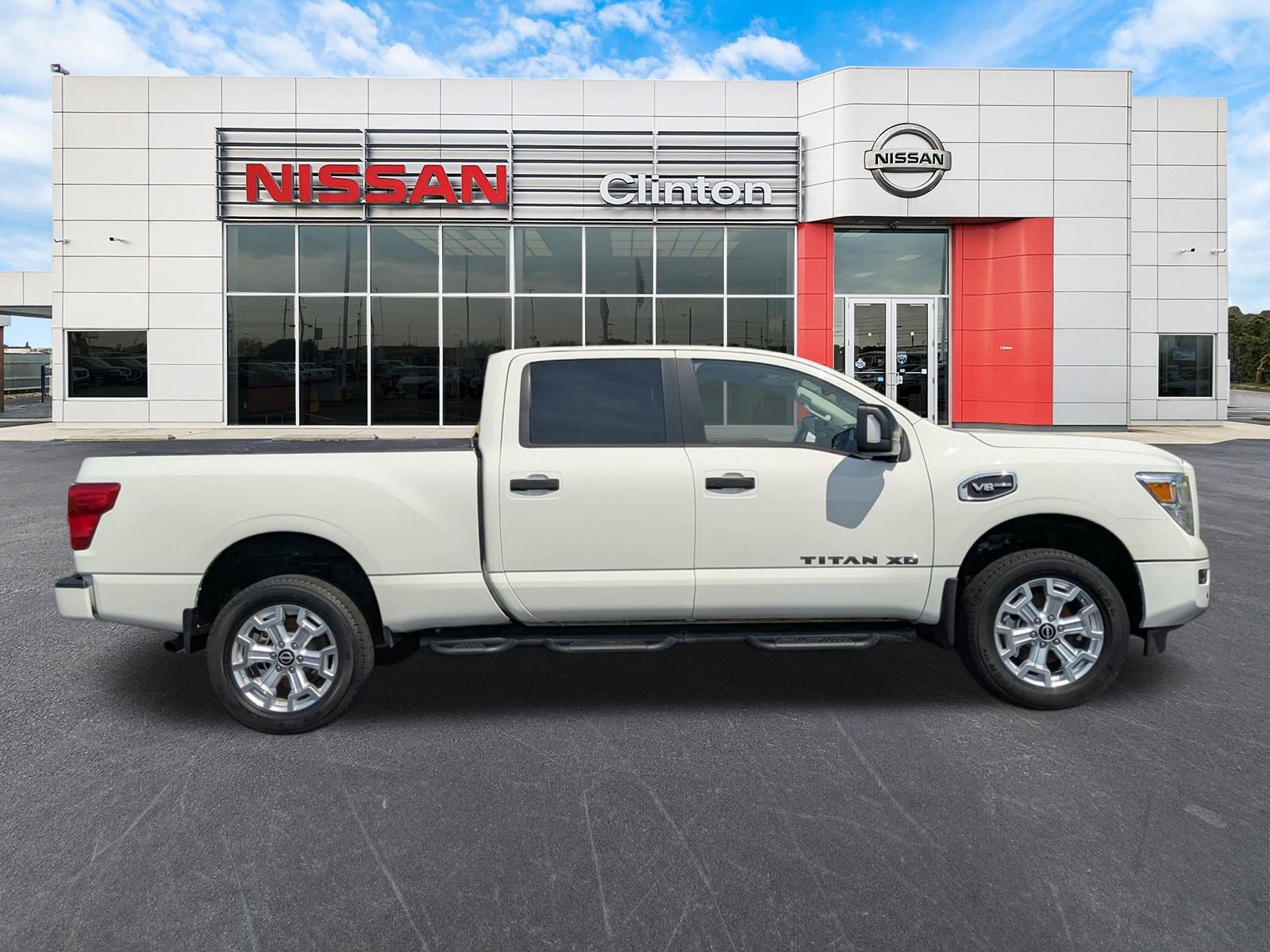 2024 Nissan Titan SV photo 2
